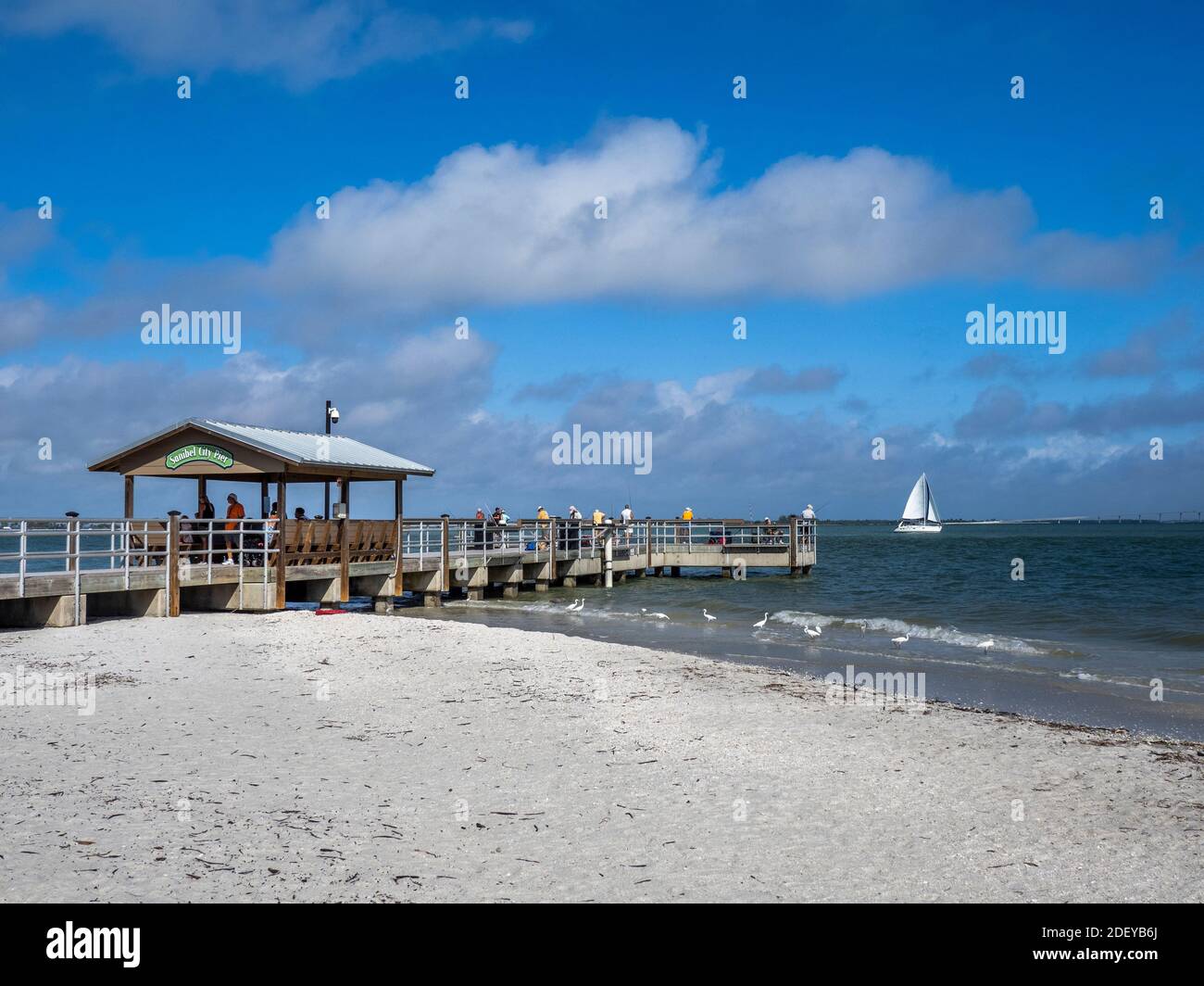 Il molo di pesca dell'isola di Sanibel sull'isola di Sanibel Gulf Coast of Florida ion Stati Uniti Foto Stock