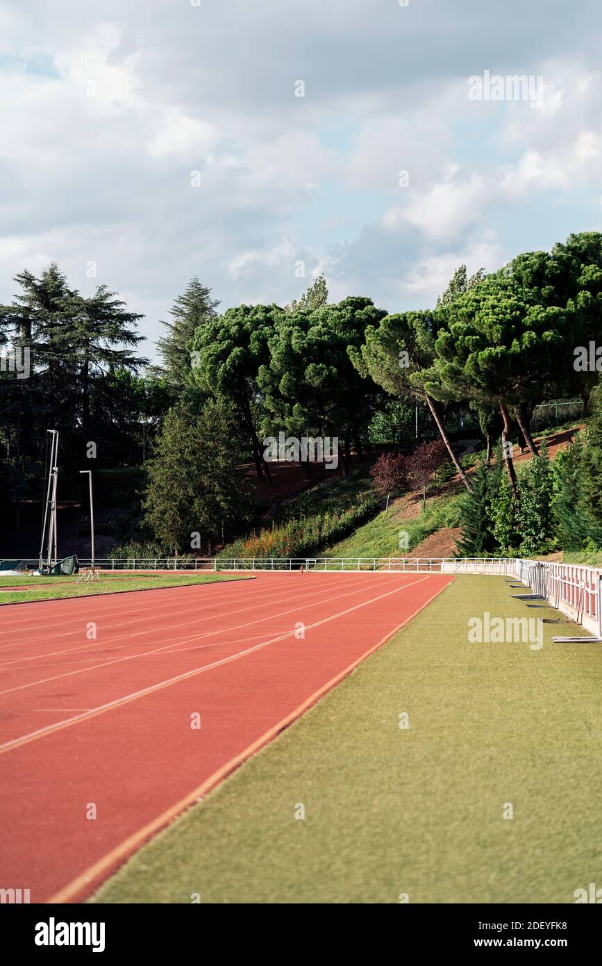 Foto d'inventario dello stadio e della pista da corsa per gli atleti. Foto Stock