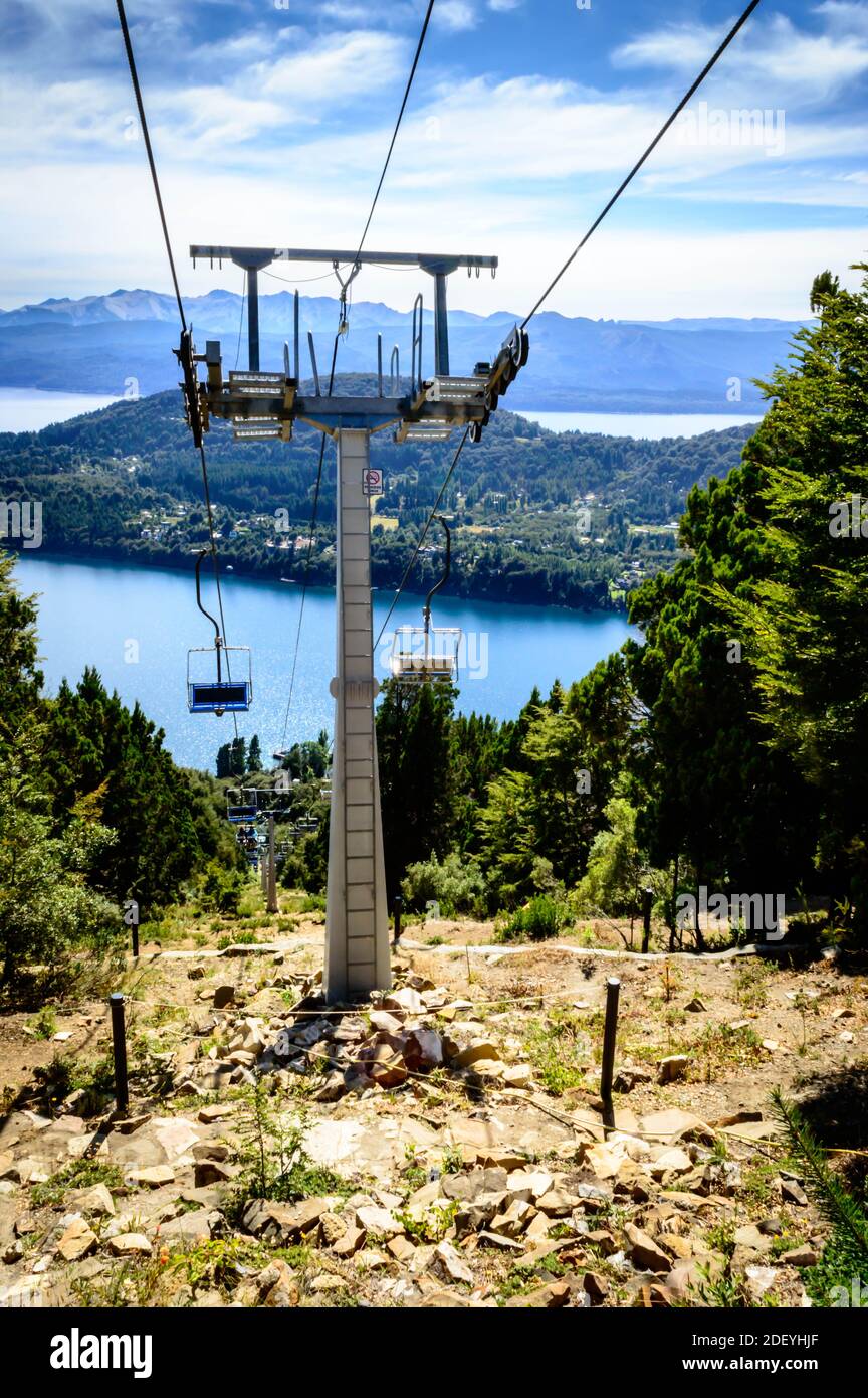 Aerosilla nella montagna di Bariloche. Senza neve. Clima asciutto e caldo. Estate. Foto Stock