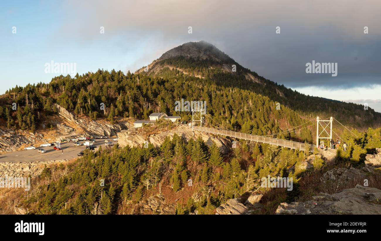 Incredibile vista del tramonto in autunno dal Grandfather Mountain viaggio In North Carolina, dove è possibile ammirare viste e posizioni diverse dal area Foto Stock