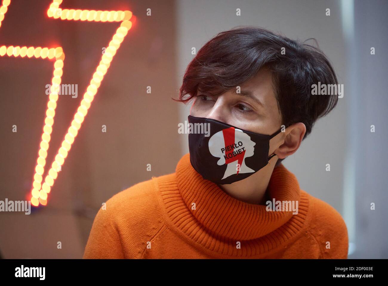 Varsavia, Mazoviano, Polonia. 2 dicembre 2020. KLEMENTYNA SUCHANOW partecipa alla Conferenza Stampa dello Sciopero Nazionale delle Donne. Credit: Hubert Mathis/ZUMA Wire/Alamy Live News Foto Stock