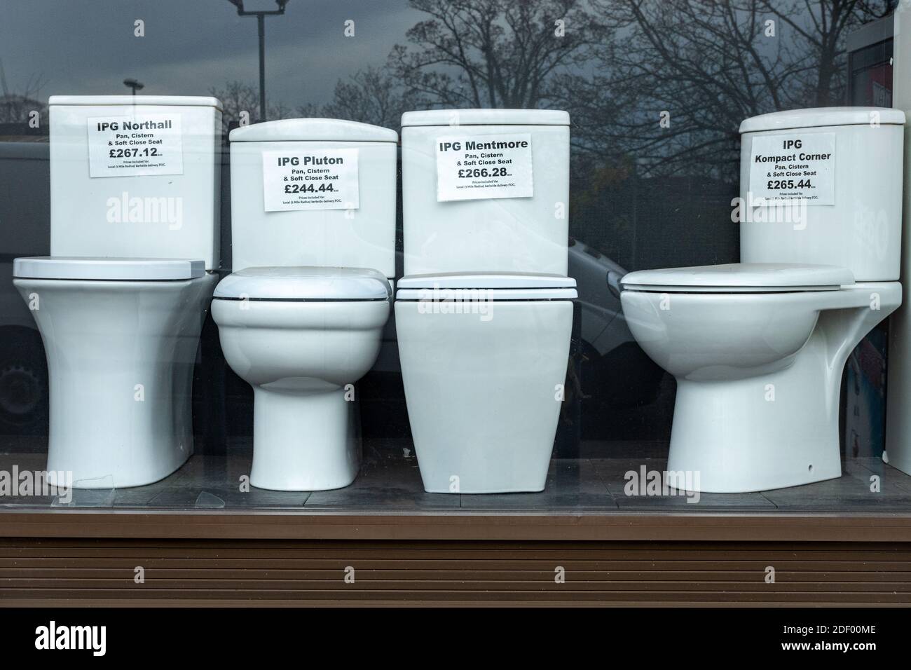 Display bathroom toilet shop immagini e fotografie stock ad alta  risoluzione - Alamy