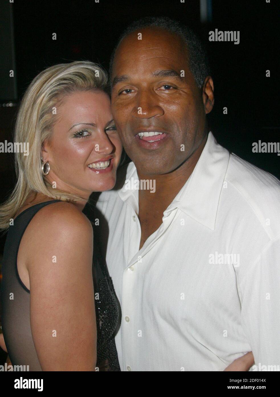 ESCLUSIVA Miami Beach, FL 6-13-2002 OJ Simpson torna con la fidanzata Christy Prody a una festa di compleanno per l'amico Tammy Wu al RISTORANTE RUMI. Foto di Adam Scul-PHOTOlink / MediaPunch Foto Stock