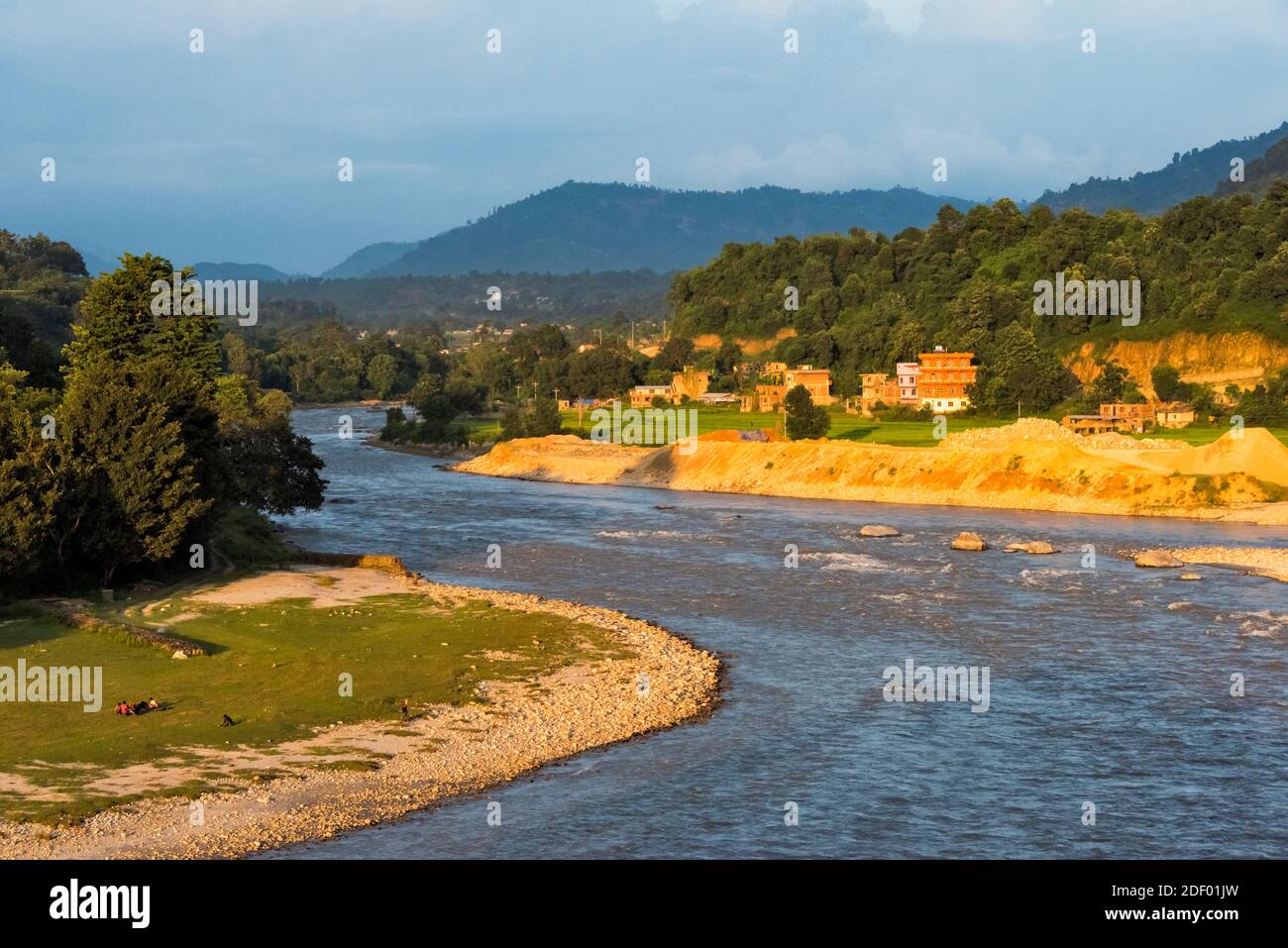 Paesaggio del fiume Trishuli, Tupche, Distretto di Nuwakot, Provincia 3, Nepalrev Foto Stock