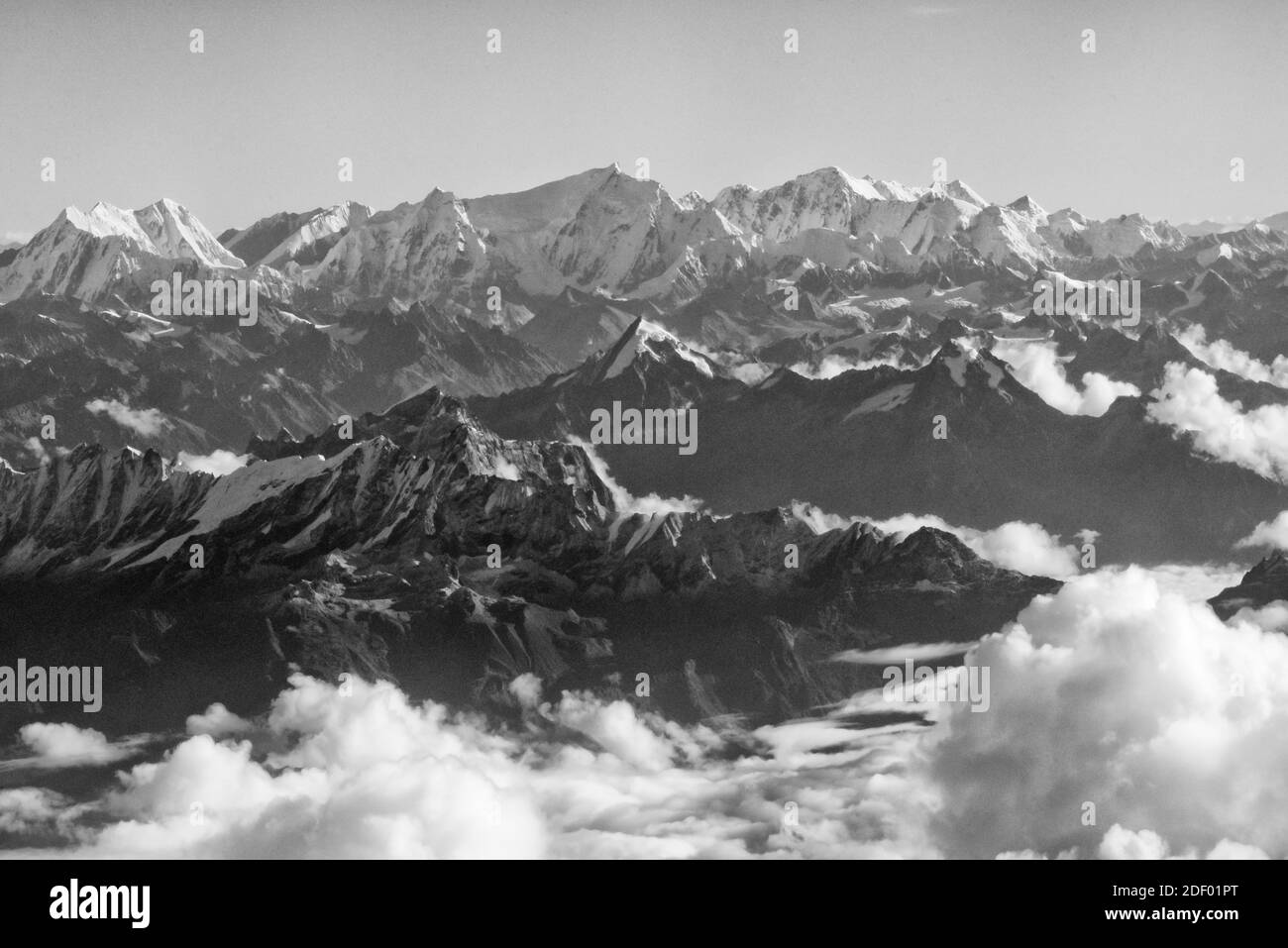 La gamma Himalaya sopra le nuvole, Nepal Foto Stock