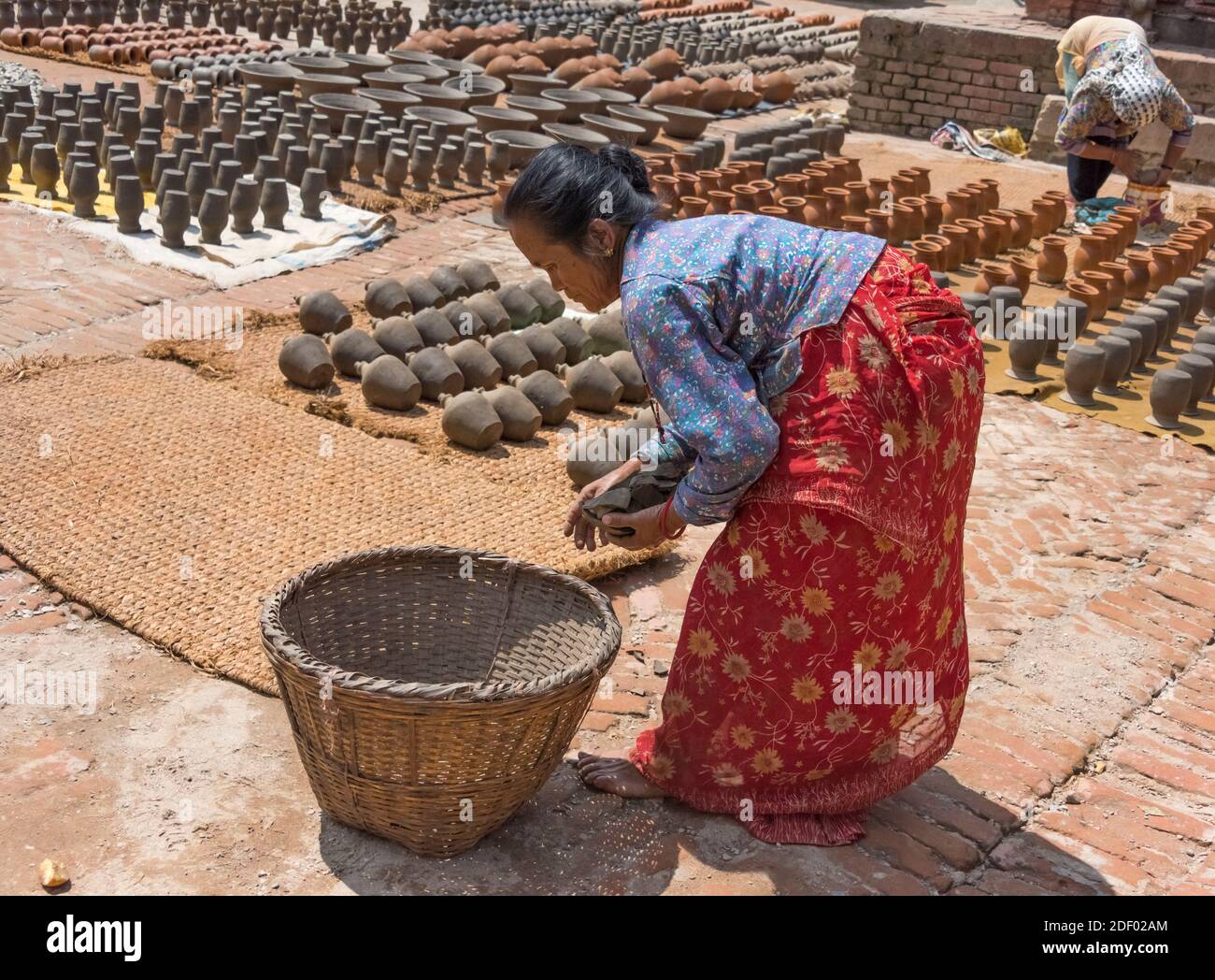 Drying ceramica, Pottery Square, Bhaktapur, Nepal Foto Stock