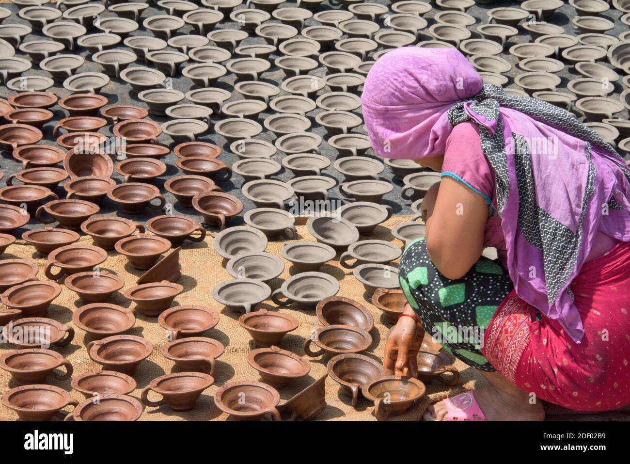 Drying ceramica, Pottery Square, Bhaktapur, Nepal Foto Stock