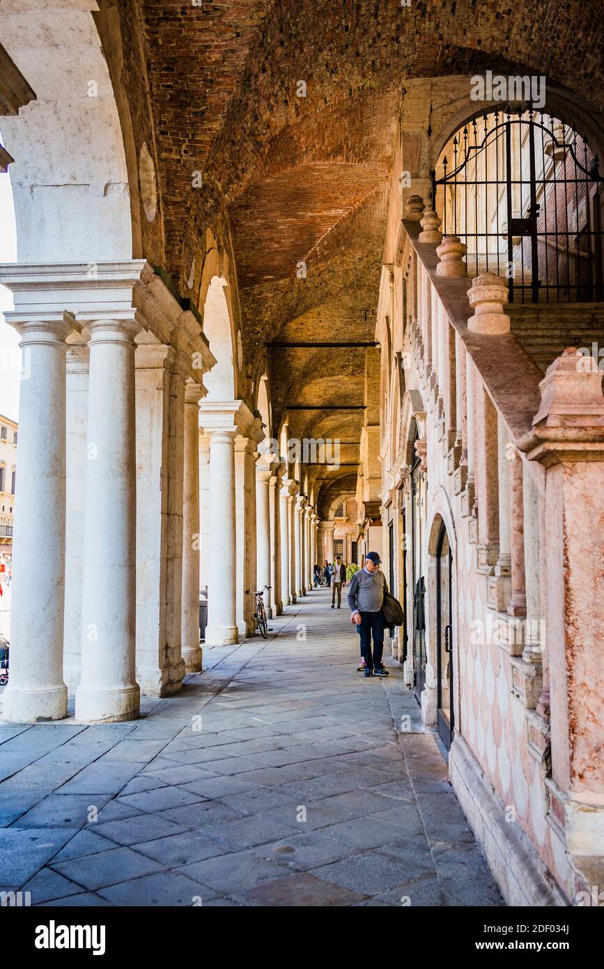 Vista dell'interno della loggia della Basilica Palladiana. Piazza dei Signori, Vicenza, Veneto, Italia, Europa Foto Stock