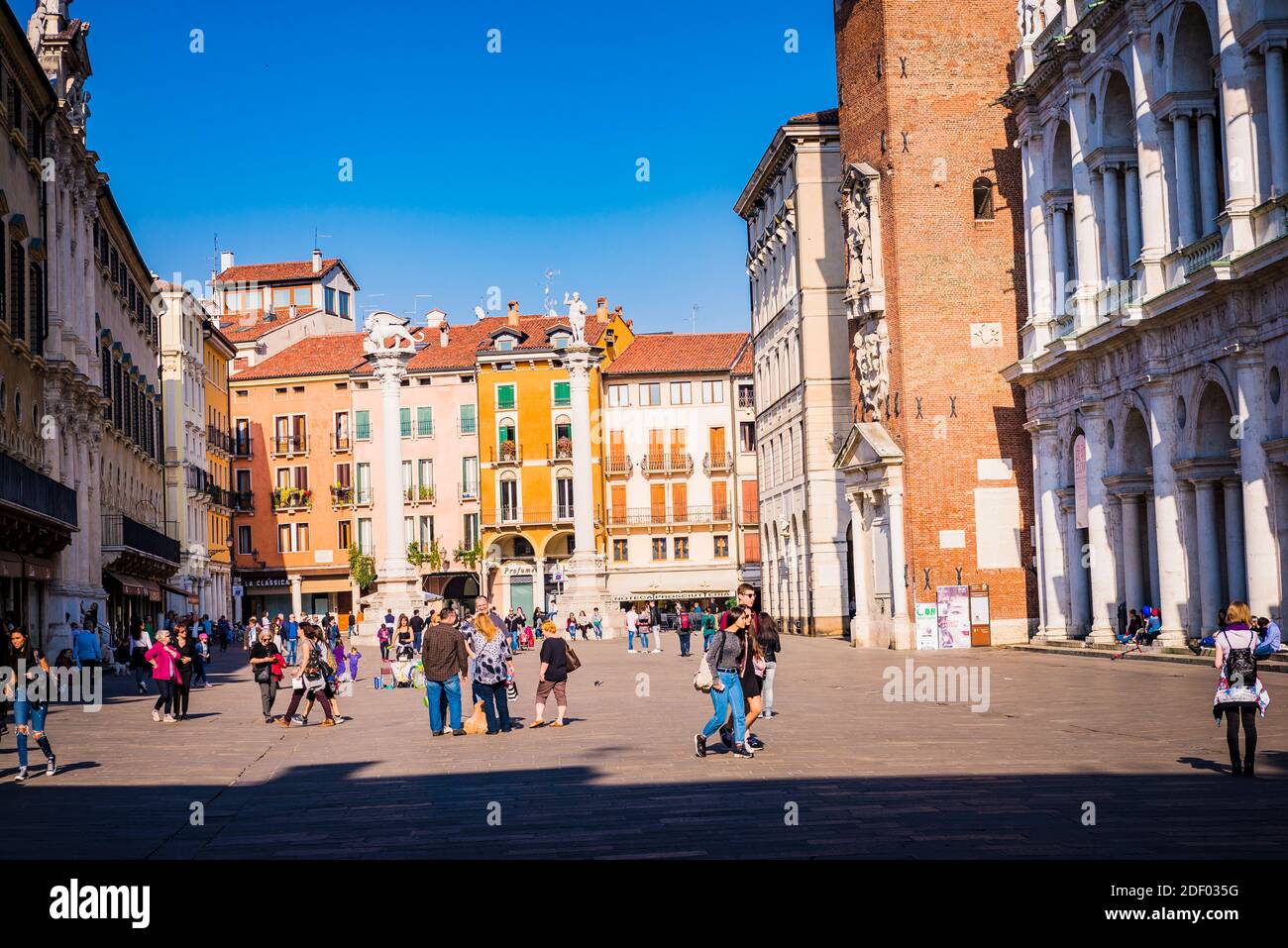 La vivace Piazza dei Signori, piazza del paese. Vicenza, Veneto, Italia, Europa Foto Stock