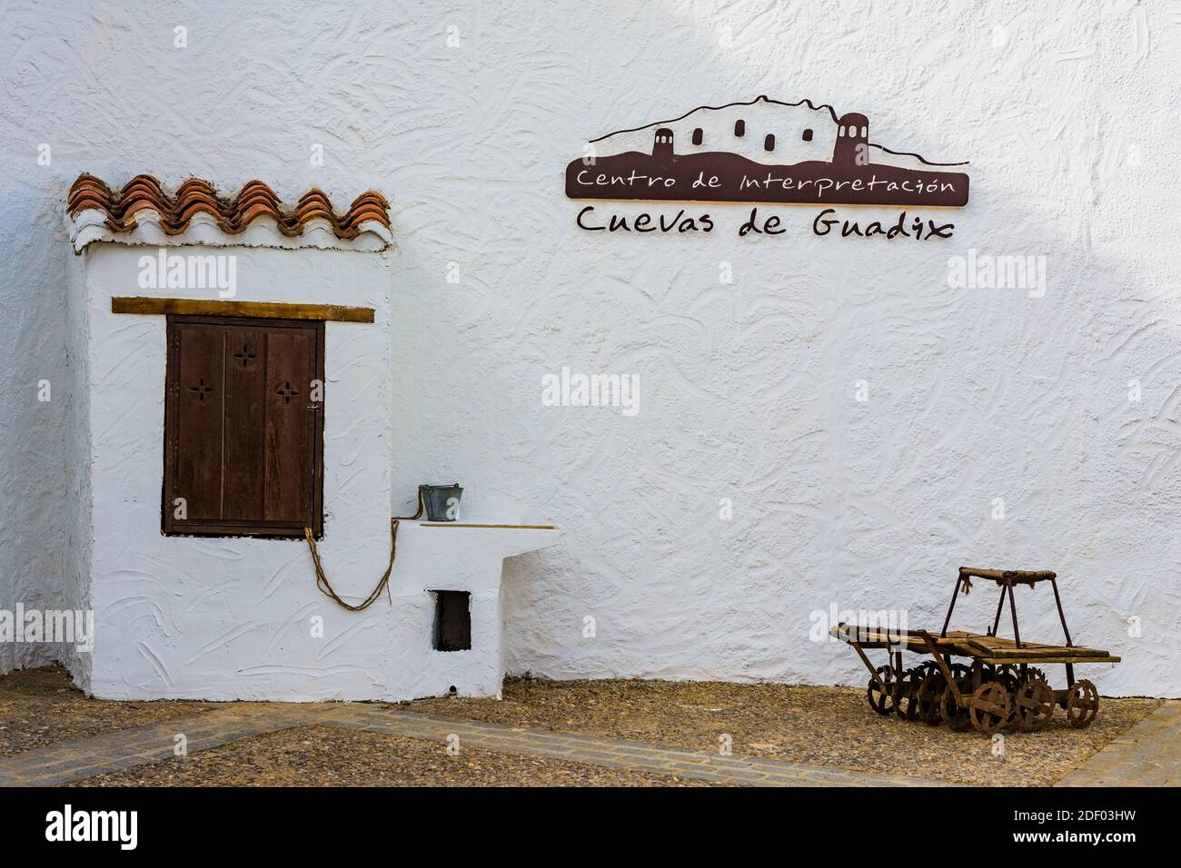 Grotta-Museo della cultura tradizionale. Centro de Interpretacion Cuevas de Guadix. Questo museo ti permetterà di dare un'occhiata da vicino a questo tipo di case, scavate Foto Stock