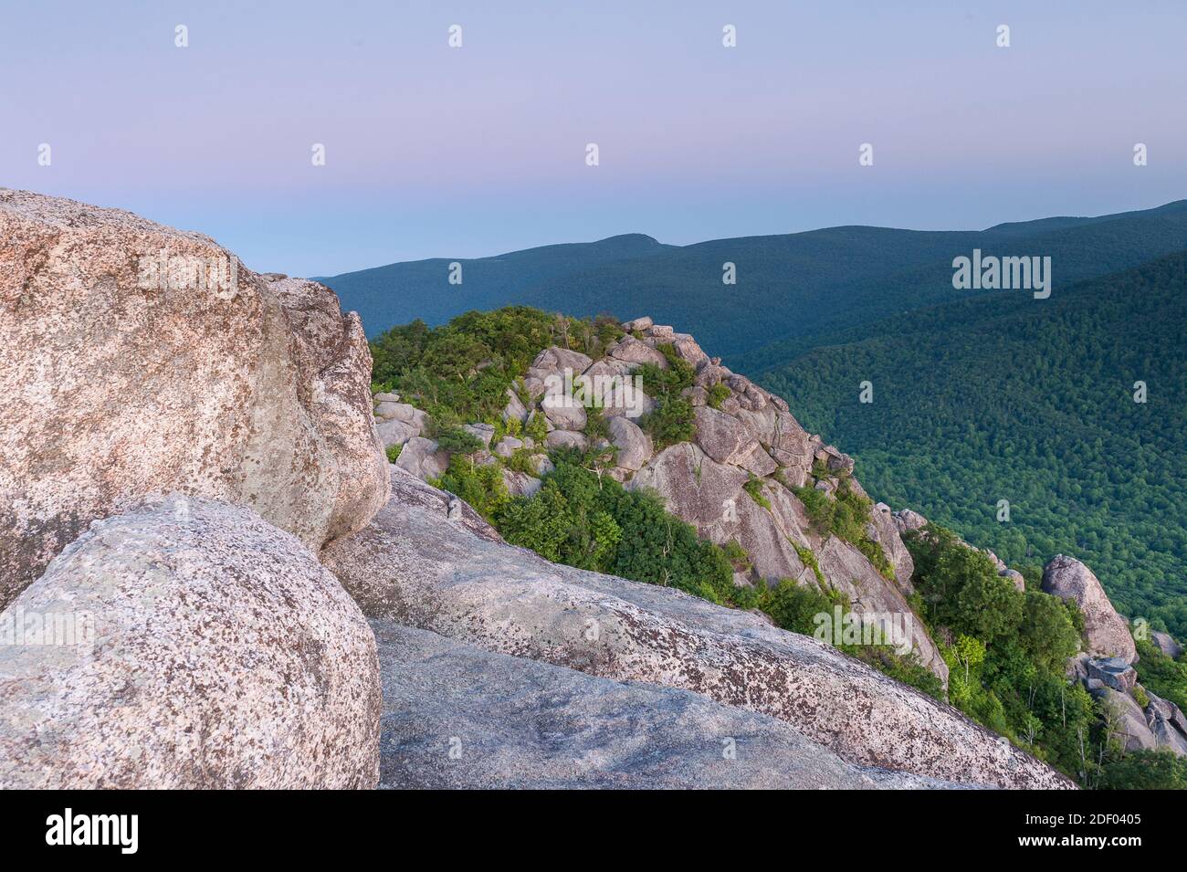 Cima rocciosa della montagna Old Rag, Shenandoah National Park, Virginia. Foto Stock