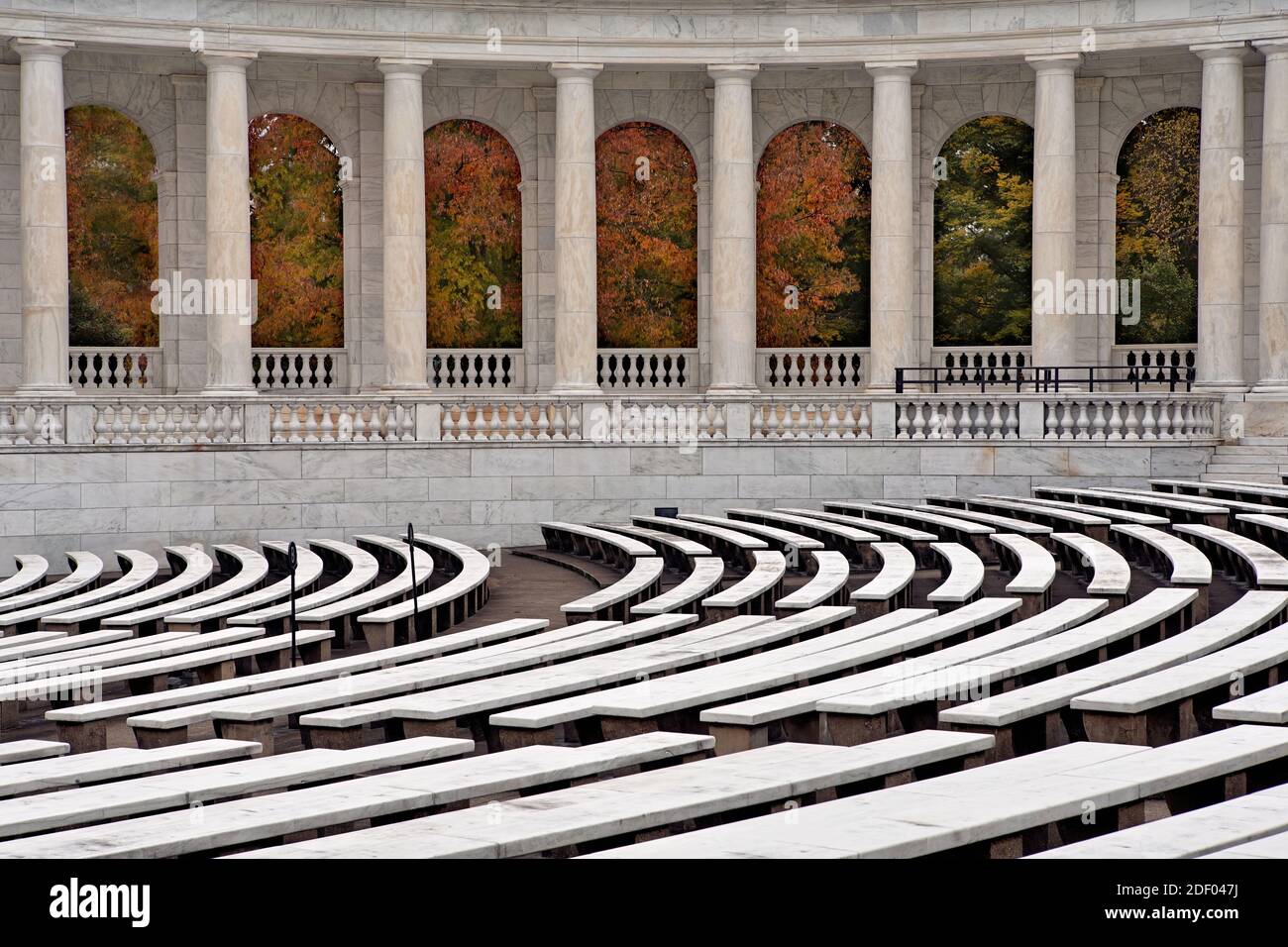 Il Memorial Amphitheatre è stato il luogo di numerose cerimonie del Memorial Day e del Veterans Day. Foto Stock