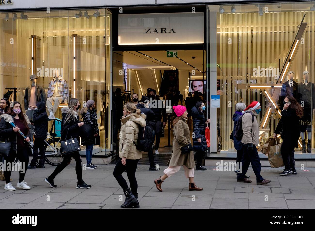 Zara shop london immagini e fotografie stock ad alta risoluzione - Alamy