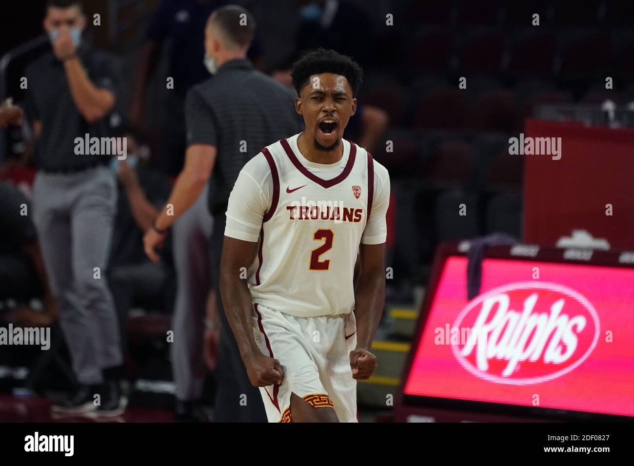 La guardia dei Trojans della California meridionale Tahj Eaddy (2) celebra durante una partita di pallacanestro della NCAA contro i Cavalieri Battista della California Mercoledi 25 novembre 2020, Foto Stock