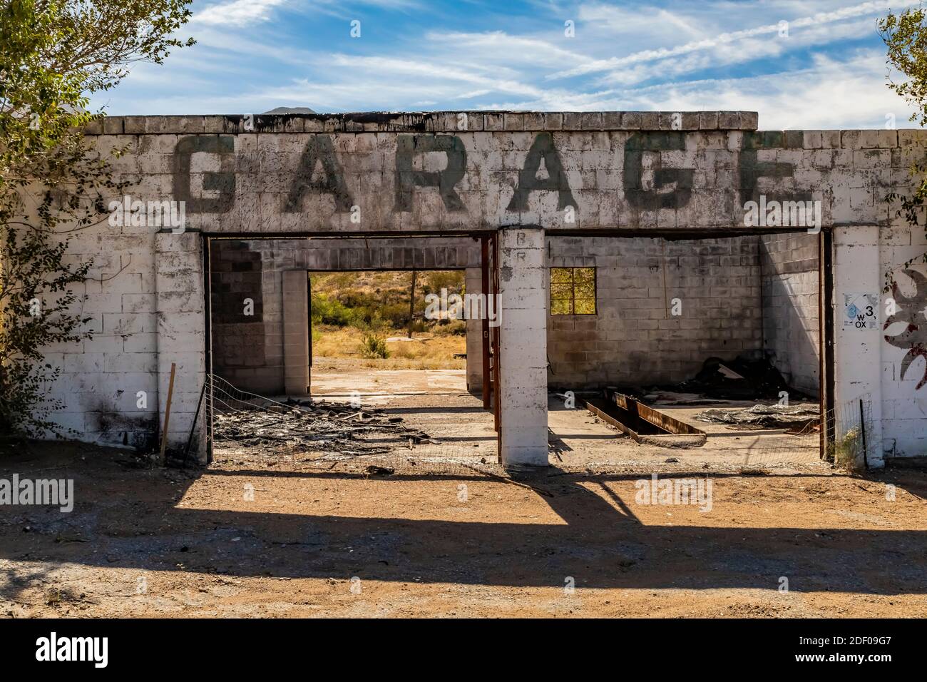 Resti di un garage di riparazione auto in Organ Mountains-Desert Peaks National Monument, New Mexico, USA Foto Stock