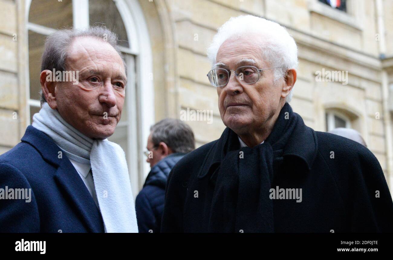 L'ex sindaco di Parigi Bertrand Delanoe e l'ex primo ministro francese Lionel Jospin durante la cerimonia di tributo all'ex sindaco del 9° arrondissement, Jacques Bravo, morto il 18 dicembre 2019. Parigi, Francia il 7 gennaio 2020. Foto di Georges Darmon/Avenir Pictures/ABACAPRESS.COM Foto Stock