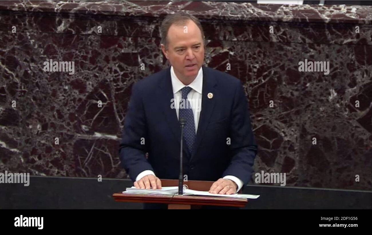 In questa immagine della televisione del Senato degli Stati Uniti, il rappresentante degli Stati Uniti Adam Schiff (democratico della California), Presidente, Comitato permanente della Camera degli Stati Uniti per la selezione dell'intelligence, formula le sue osservazioni iniziali durante il processo del presidente degli Stati Uniti Donald J. Trump al Senato degli Stati Uniti nel Campidoglio degli Stati Uniti a Washington, DC presto la mattina di Mercoledì, 22 gennaio 2020. Foto di US Senate Television via CNP/ABACAPRESS.COM Foto Stock