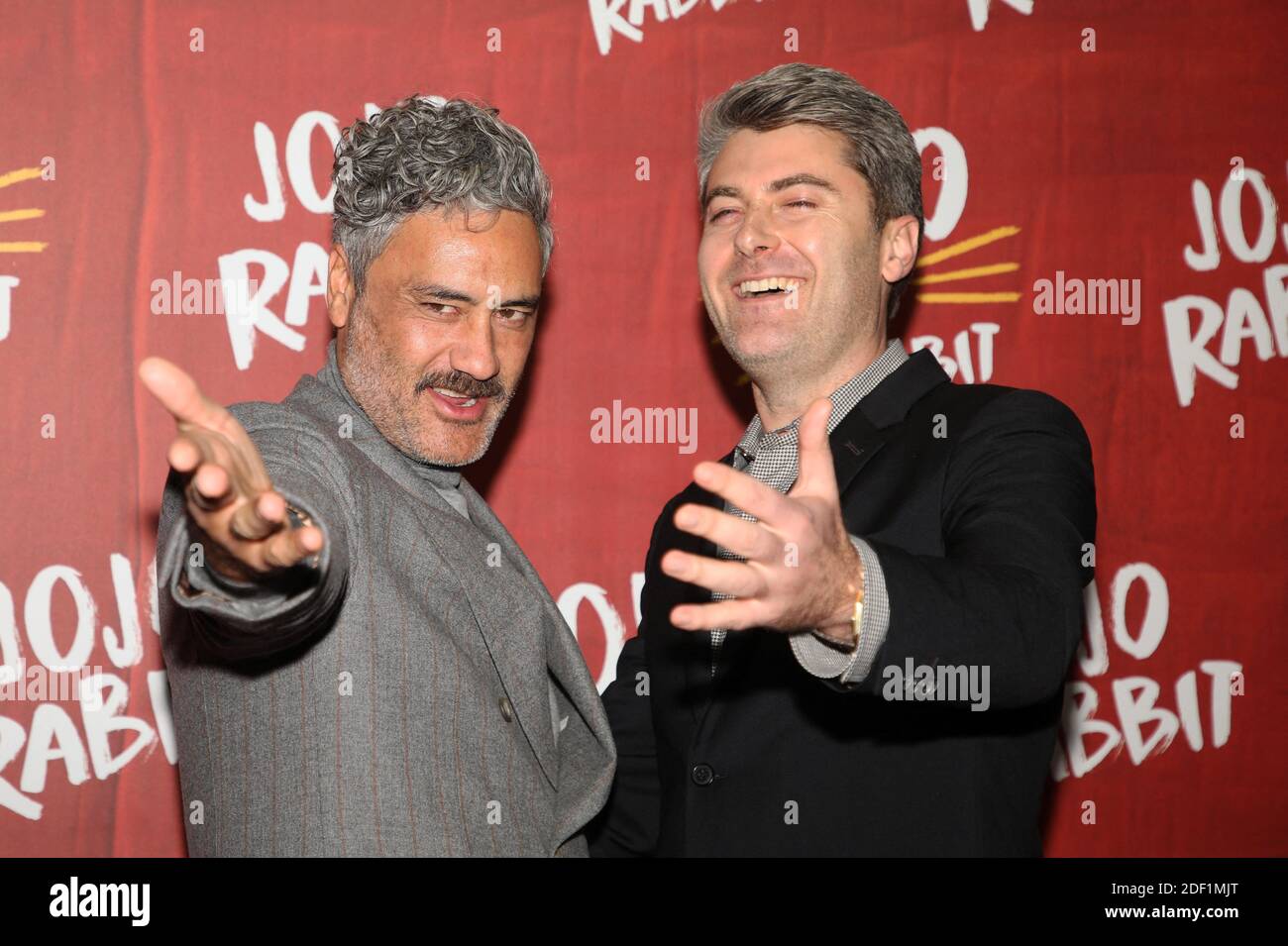 I produttori Taika Waititi e Carthew Neal hanno partecipato alla prima di Jojo Rabbit tenutasi all'UGC Les Halles Cinema il 23 gennaio 2020 a Parigi, Francia. Foto di Denis Guignebourg/ABACAPRESS.COM Foto Stock