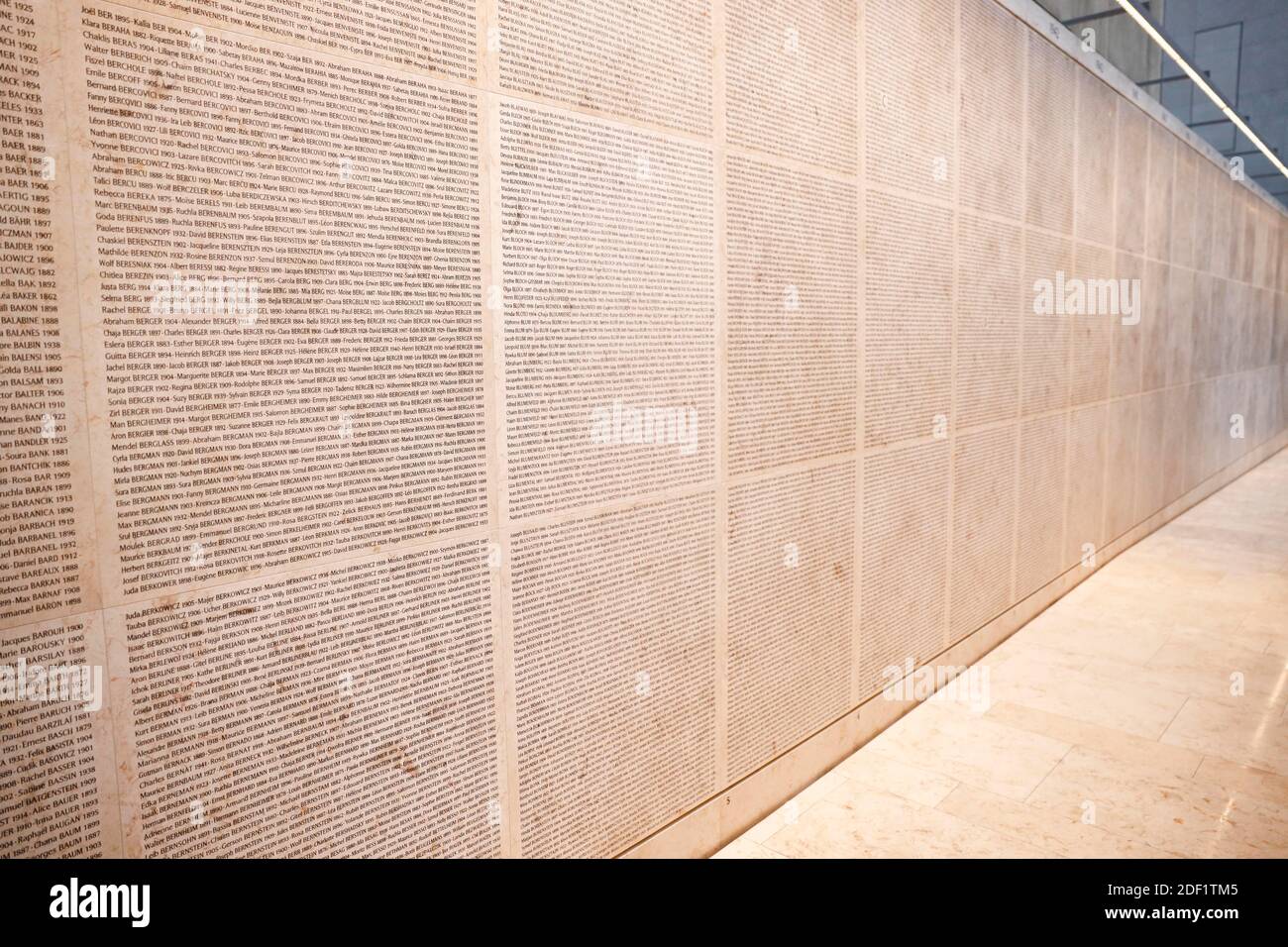 Inaugurazione del rinnovato 'Muro dei nomi' del memoriale della Shoah a Parigi, in Francia, il 27 gennaio 2020, in occasione del 75° anniversario della liberazione del campo Auschwitz-Birkenau. Foto di Hamilton/Pool/ABACAPRESS.COM Foto Stock