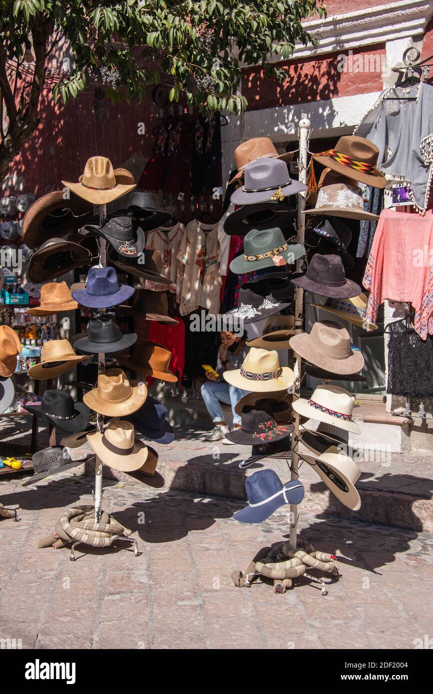 Cappelli in vendita, Bernal, Queretaro, Messico Foto Stock