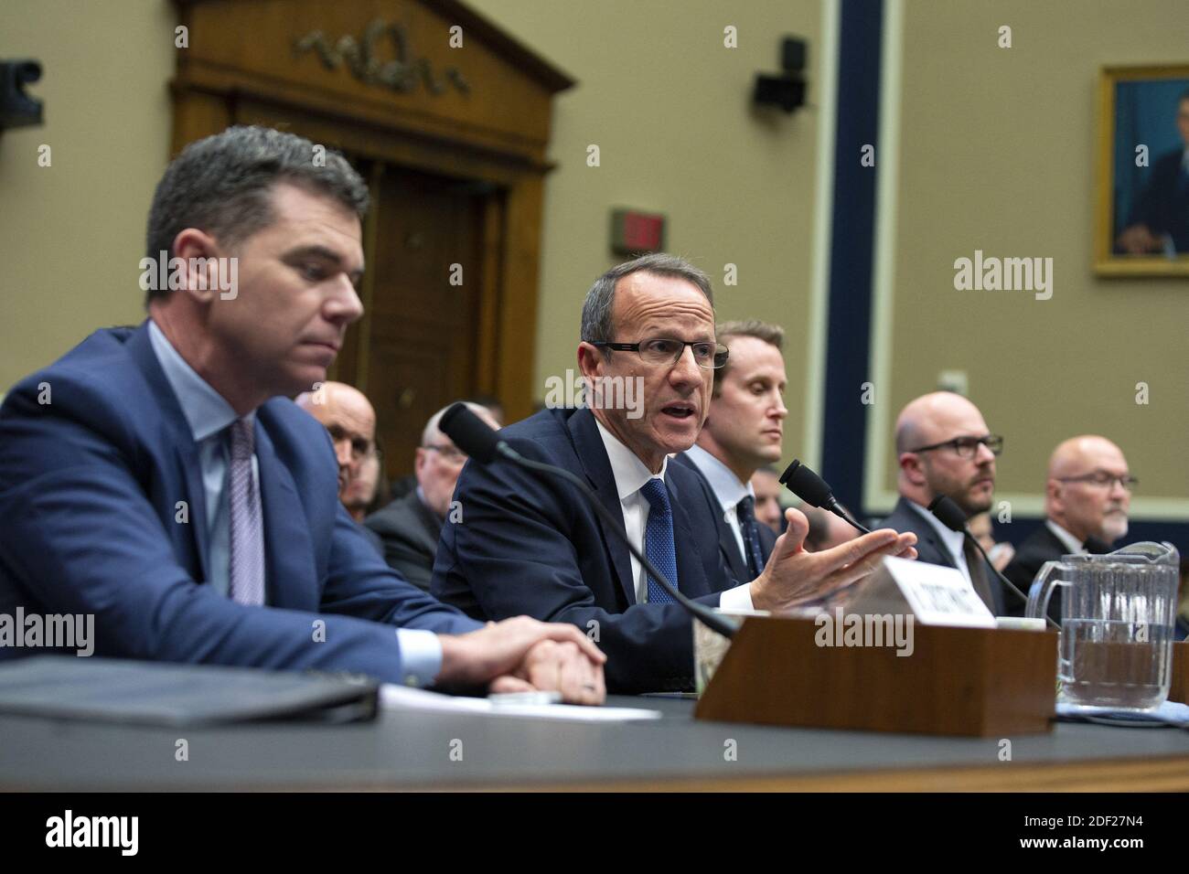 Ricardo Oberlander, Presidente e CEO di Reynolds American Inc., insieme a K.C. Crosthwaite, CEO di JUUL Labs, Inc., Ryan Nivakoff, CEO di NJOY, LLC, Antoine Blonde, Presidente di Fontem U.S. E Jerry Loftin, presidente di Logic Technology Development, LLC, testimonia dinanzi al sottocomitato della Camera degli Stati Uniti sulla supervisione e le indagini del Comitato per l'energia e il commercio su Capitol Hill a Washington, DC, USA mercoledì 5 febbraio 2020. Foto di Stefani Reynolds/CNP/ABACAPRESS.COM Foto Stock