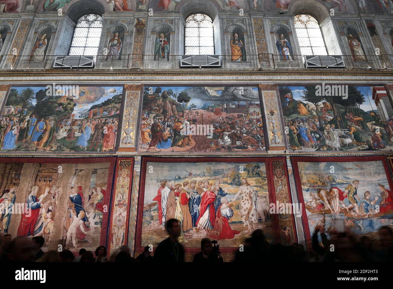 Per una settimana i grandi arazzi disegnati da Raffaello tornarono alla  Cappella Sistina il 17 febbraio 2020, quando il Vaticano celebra il 500°  anniversario della morte del maestro dell'Alto Rinascimento. Da sinistra