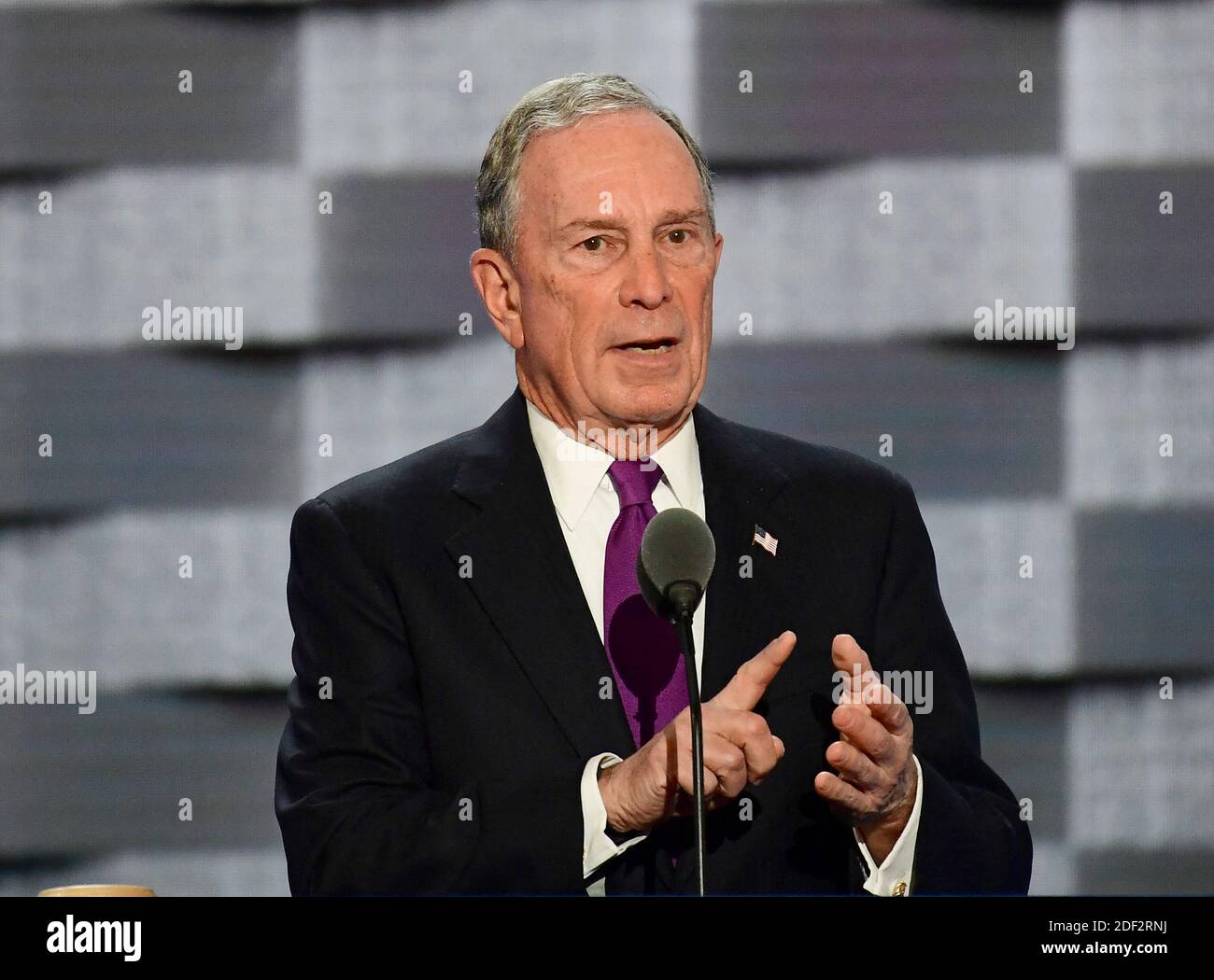 L'ex sindaco di New York Michael Bloomberg fa un commento durante la terza sessione della Convenzione Nazionale Democratica del 2016 al Wells Fargo Center di Philadelphia, PA, USA, mercoledì 27 luglio 2016. Foto di Ron Sachs / CNP/ABACAPRESS.COM Foto Stock