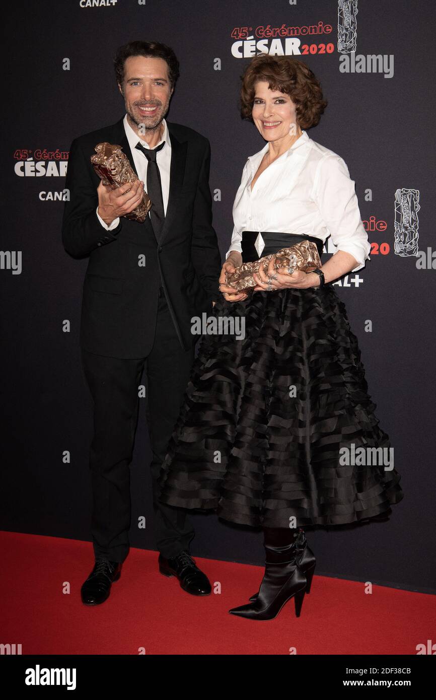 Il regista francese Nicolas Bedos ha ricevuto il premio miglior sceneggiatura originale per 'la Belle Epoque' e l'attrice francese Fanny Ardant che ha ottenuto il premio miglior attrice in un ruolo di supporto per 'la Belle Epoque' durante il Cesar Film Awards 2020 a Salle Pleyel il 28 febbraio 2020 a Parigi, Francia. Foto di David Niviere/ABACAPRESS.COM Foto Stock