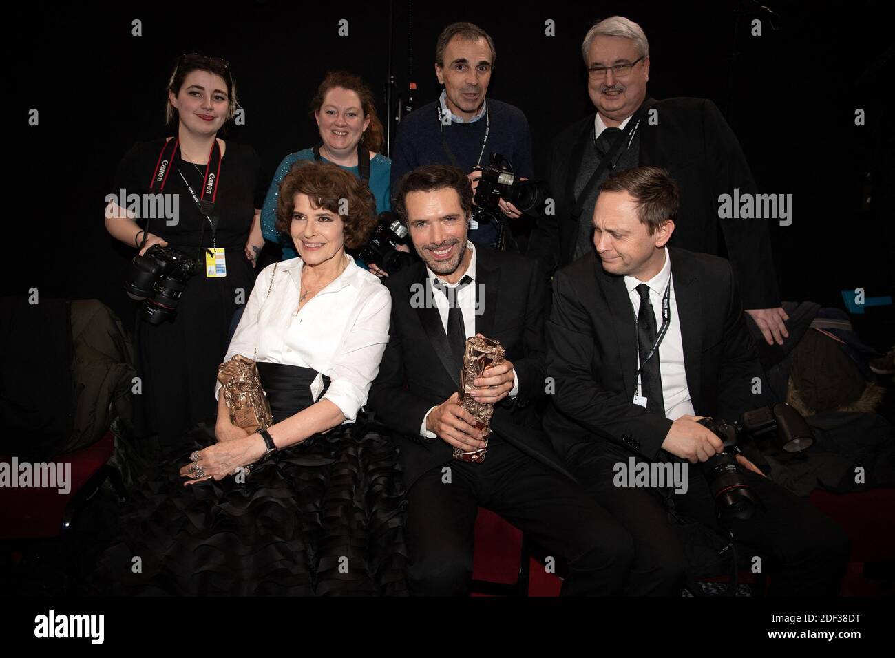 Il regista francese Nicolas Bedos, che ha ricevuto il premio miglior sceneggiatura originale per 'la Belle Epoque' e l'attrice francese Fanny Ardant, che ha ottenuto il premio miglior attrice in un ruolo di supporto per 'la Belle Epoque', pose con i fotografi durante i Cesar Film Awards 2020 a Salle Pleyel il 28 febbraio 2020 a Parigi, Francia. Foto di David Niviere/ABACAPRESS.COM Foto Stock