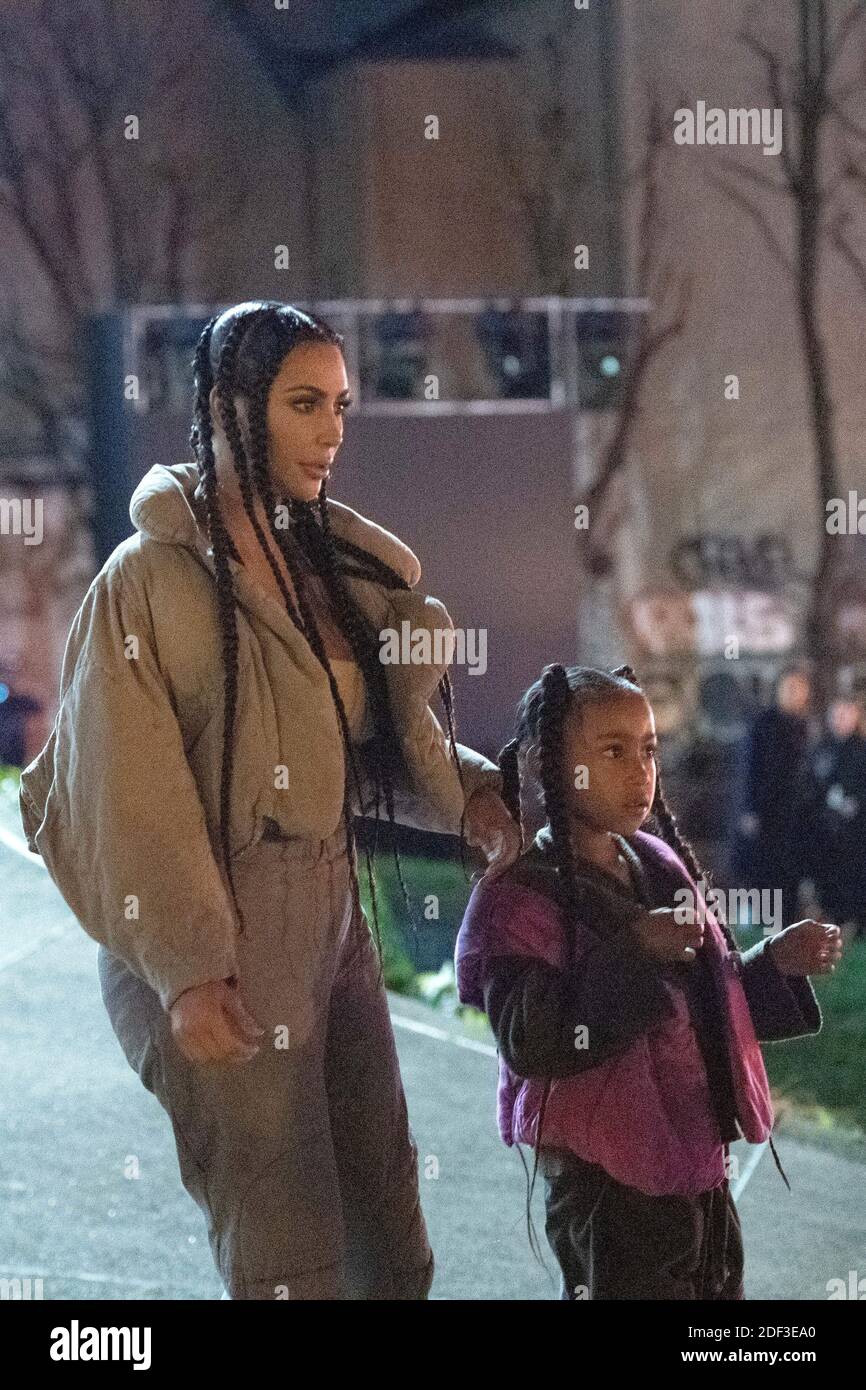 Kim Kardashian, Penelope Disick e Kourtney Kardashian partecipano allo spettacolo Yeezy Season 8 come parte della Paris Fashion Week Womenswear Autunno/Inverno 2020/2021 a Parigi, Francia il 02 marzo 2020. Foto di Aurore Marechal/ABACAPRESS.COM Foto Stock