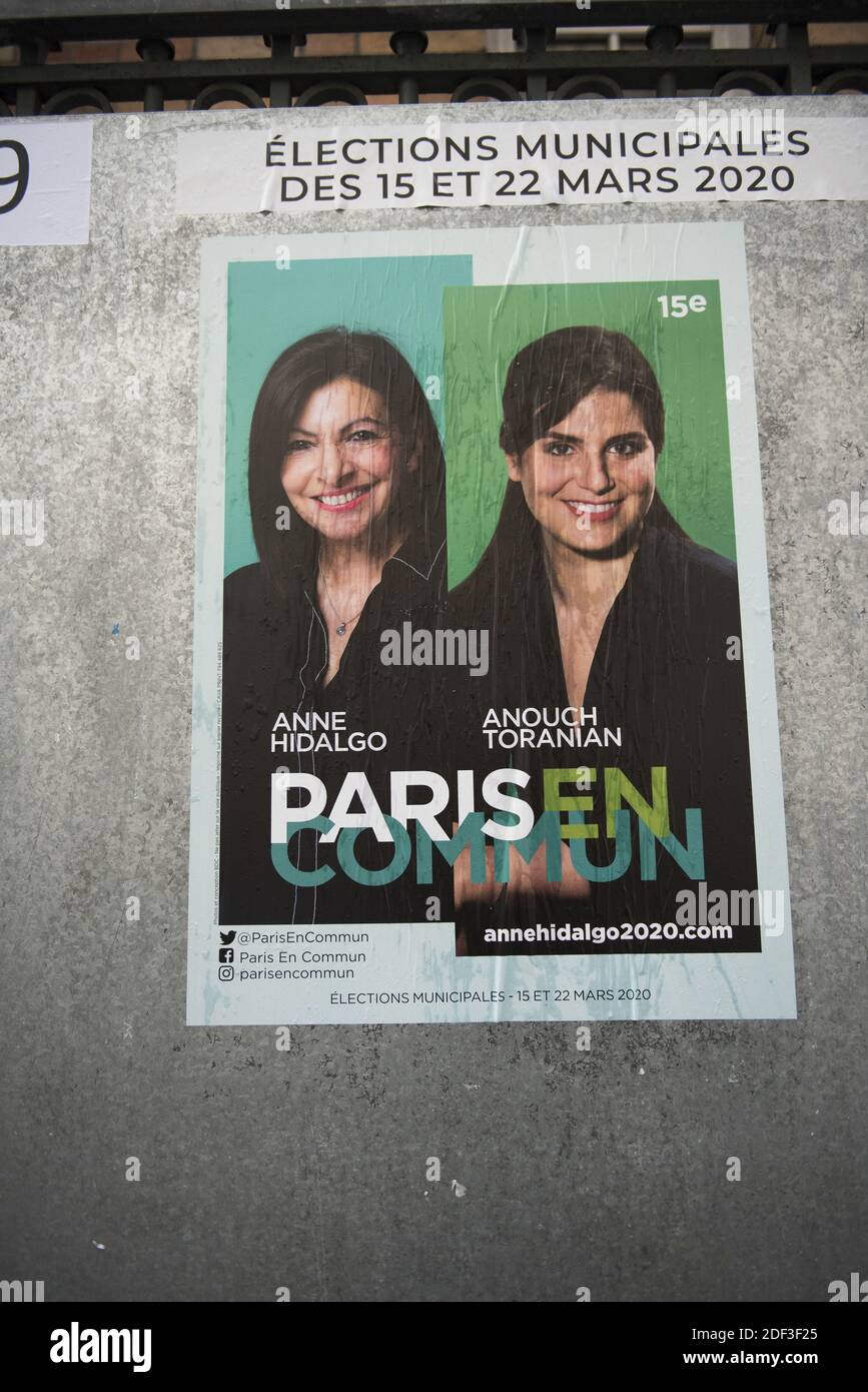 Anne Hidalgo campagna poster comunale nel 15 ° arrondissement di Parigi. Parigi, Francia il 3 marzo 2020 Foto di Magali Cohen/ABACAPRESS.COM Foto Stock