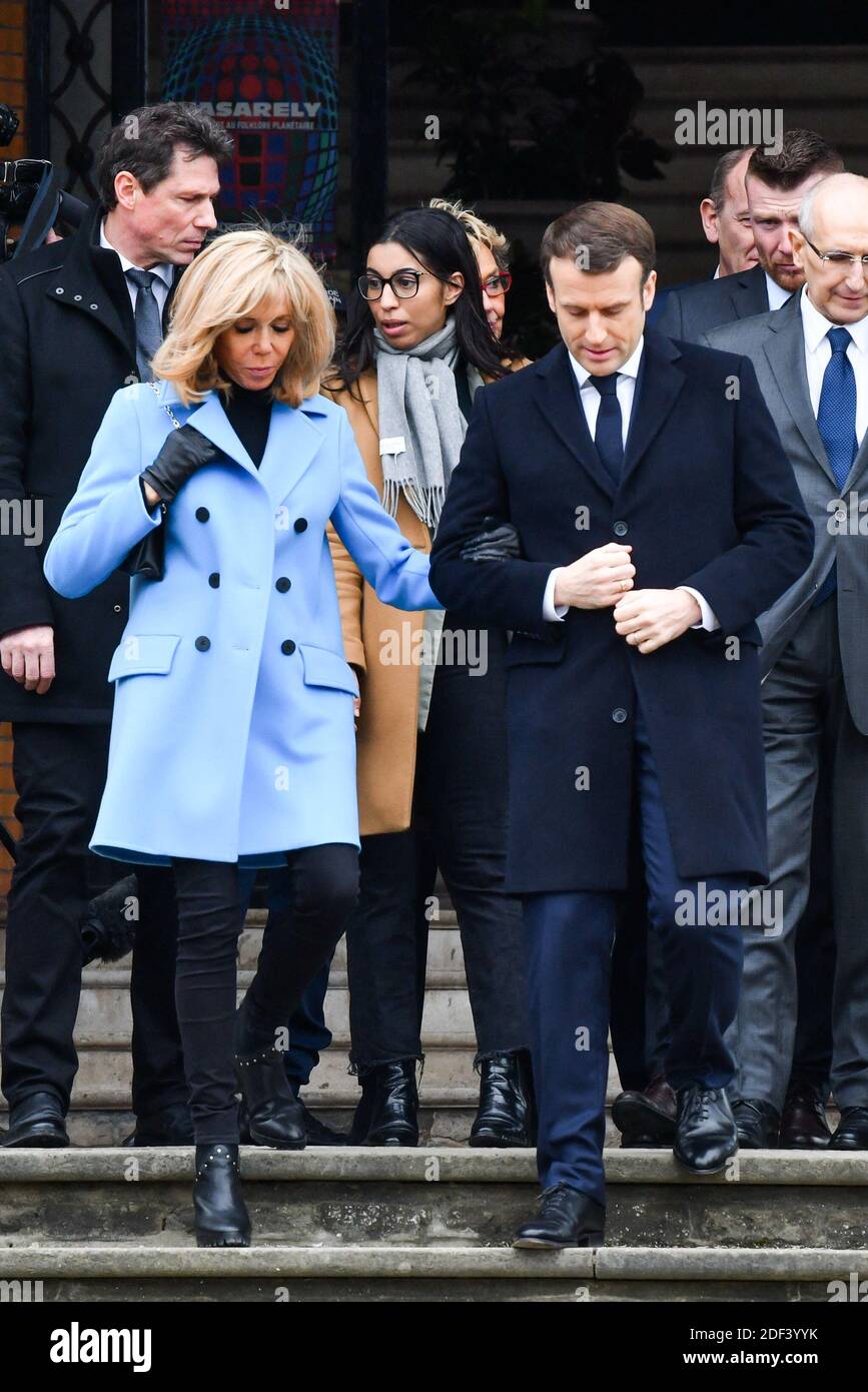 Il presidente francese Emmanuel Macron e sua moglie Brigitte Macron lasciano il seggio elettorale durante il primo turno delle elezioni comunali a le Touquet, in Francia, il 15 marzo 2020. Foto di Francis Petit/ABACAPRESS.COM Foto Stock