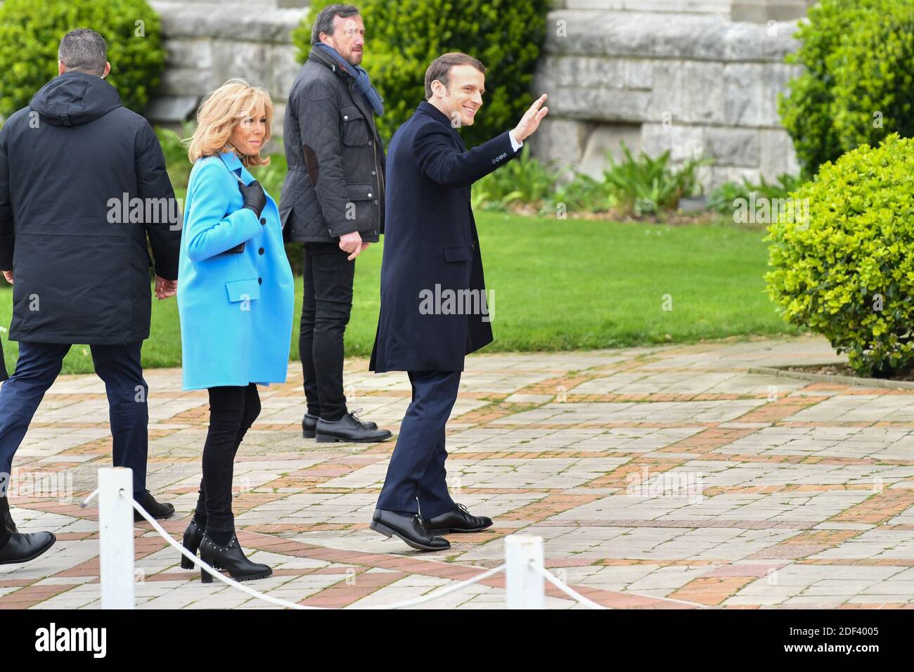 Il presidente francese Emmanuel Macron e sua moglie Brigitte Macron arrivano a un seggio durante il primo turno delle elezioni comunali a le Touquet, in Francia, il 15 marzo 2020. Foto di Francis Petit/ABACAPRESS.COM Foto Stock