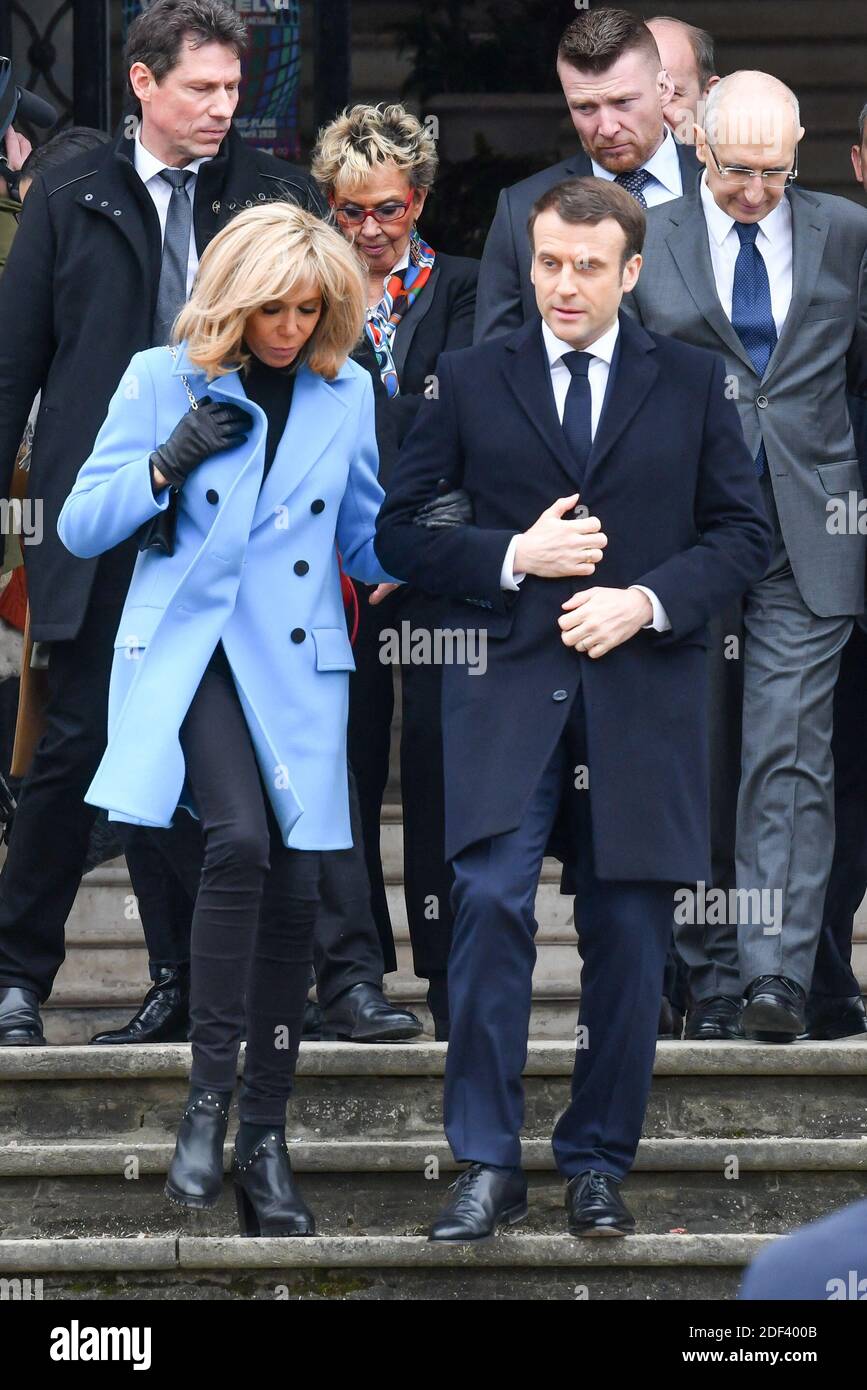 Il presidente francese Emmanuel Macron e sua moglie Brigitte Macron lasciano il seggio elettorale durante il primo turno delle elezioni comunali a le Touquet, in Francia, il 15 marzo 2020. Foto di Francis Petit/ABACAPRESS.COM Foto Stock