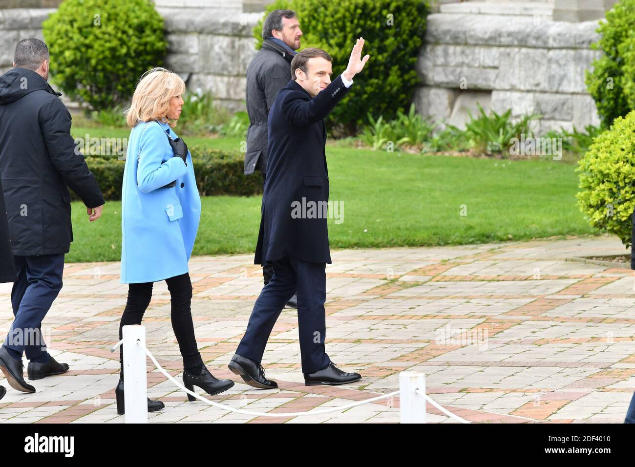 Il presidente francese Emmanuel Macron e sua moglie Brigitte Macron arrivano a un seggio durante il primo turno delle elezioni comunali a le Touquet, in Francia, il 15 marzo 2020. Foto di Francis Petit/ABACAPRESS.COM Foto Stock