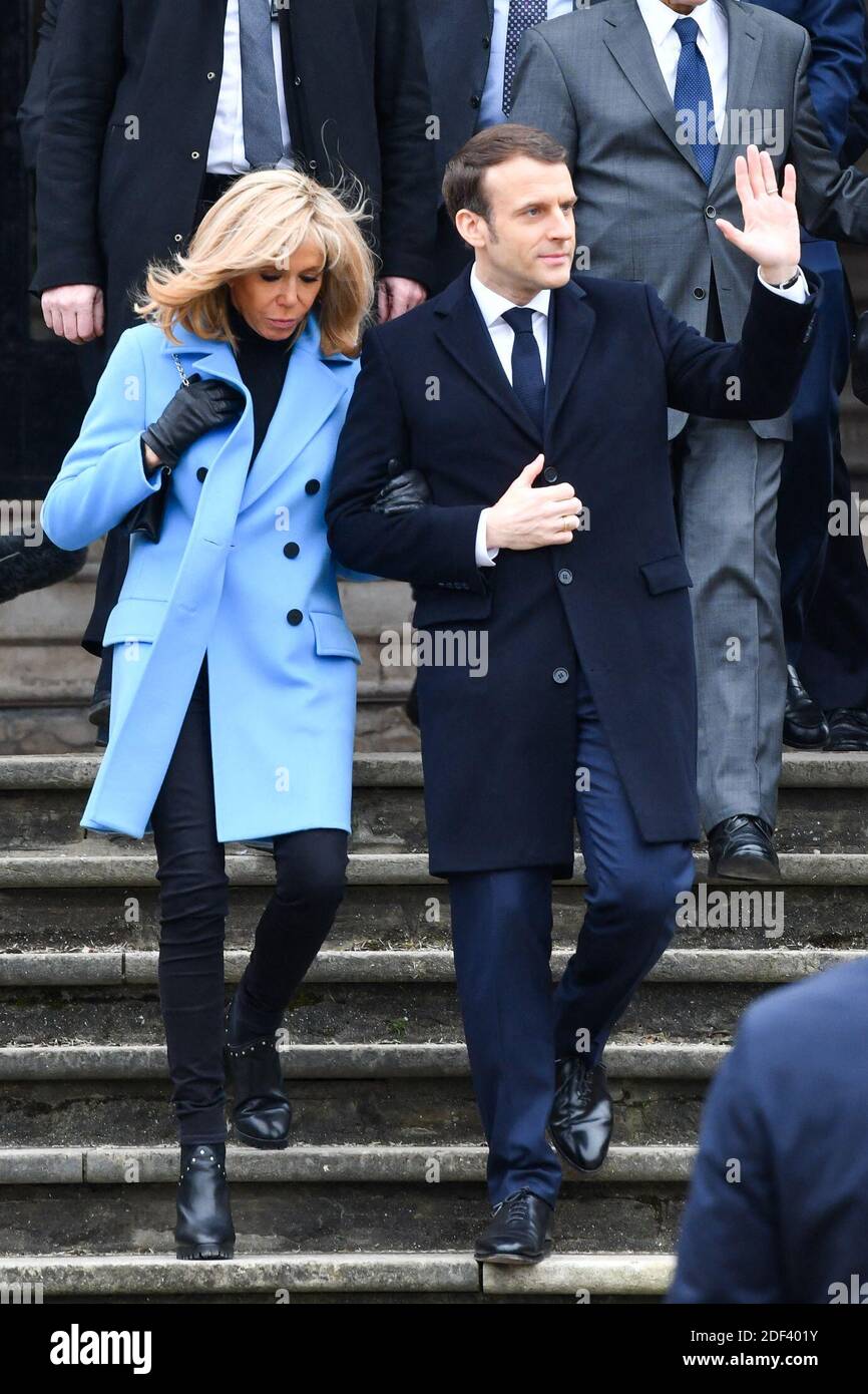 Il presidente francese Emmanuel Macron e sua moglie Brigitte Macron lasciano il seggio elettorale durante il primo turno delle elezioni comunali a le Touquet, in Francia, il 15 marzo 2020. Foto di Francis Petit/ABACAPRESS.COM Foto Stock