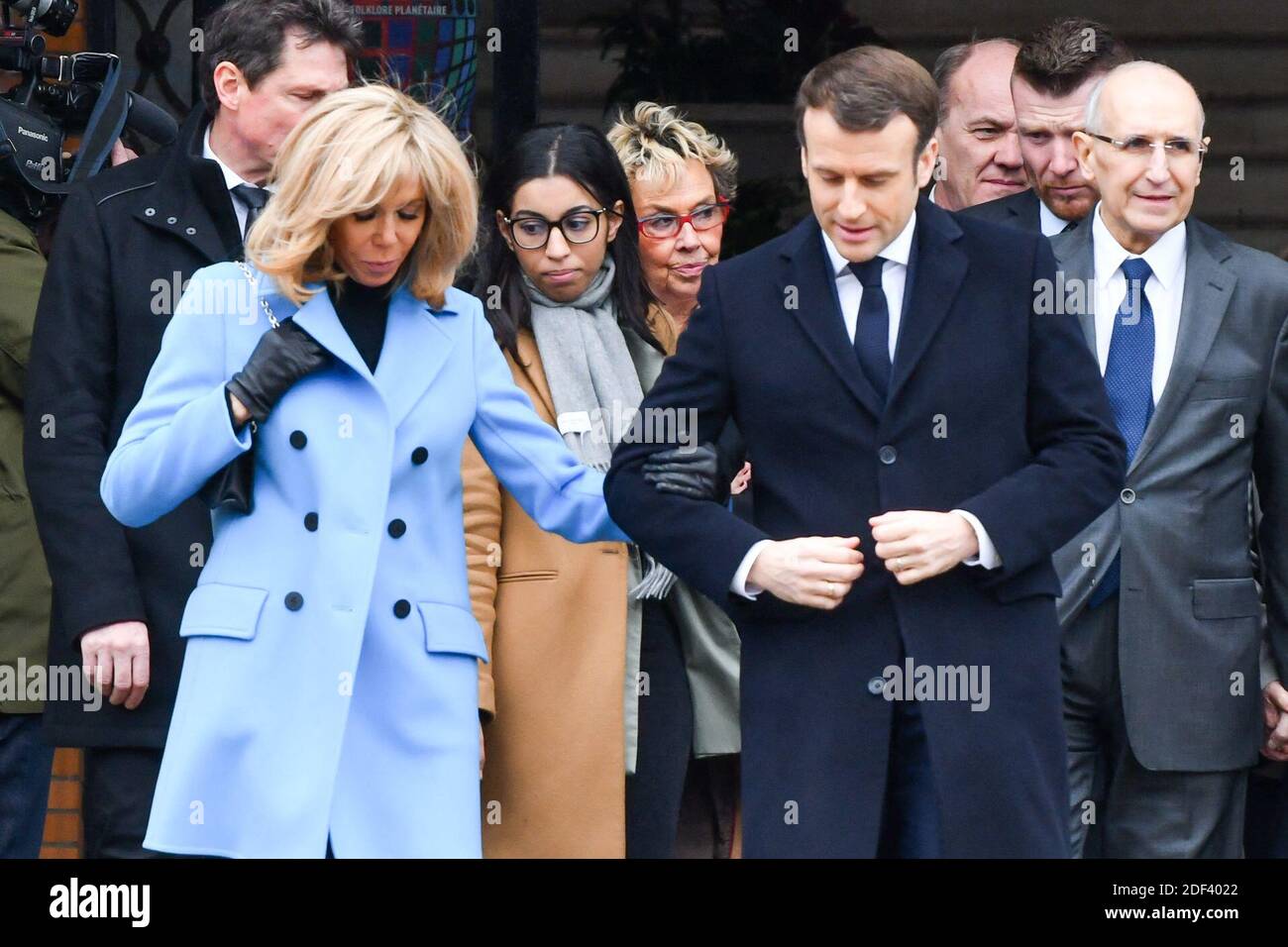 Il presidente francese Emmanuel Macron e sua moglie Brigitte Macron lasciano il seggio elettorale durante il primo turno delle elezioni comunali a le Touquet, in Francia, il 15 marzo 2020. Foto di Francis Petit/ABACAPRESS.COM Foto Stock