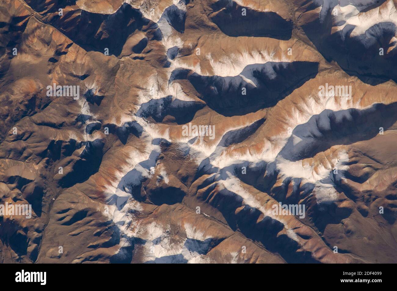ASIA MERIDIONALE - 07 agosto 2015 - l'astronauta della NASA Scott Kelly, a bordo della Stazione spaziale Internazionale, ha scattato questa interessante foto dell'Himalaya dur Foto Stock