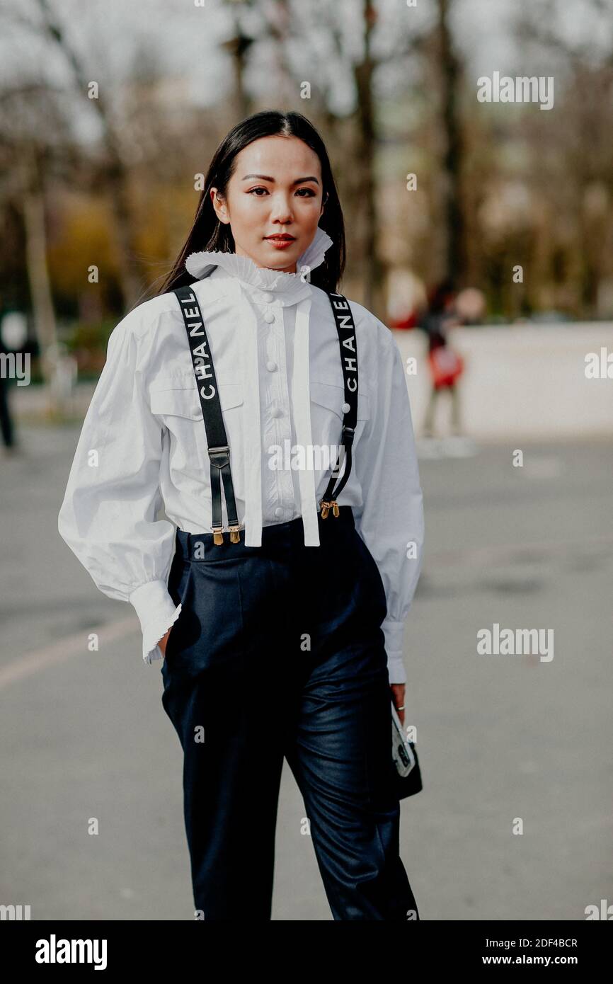 Street Style, Yoyo Cao in arrivo allo spettacolo Chanel Autunno Inverno  2020-2021, tenuto al Grand Palais, Parigi, Francia, il 3 marzo 2020. Foto  di Marie-Paola Bertrand-Hillion/ABACAPRESS.COM Foto stock - Alamy