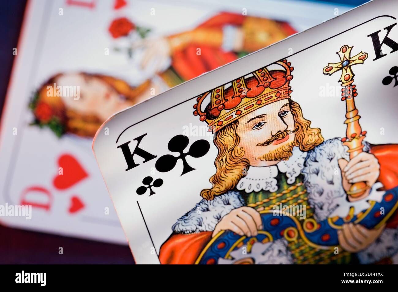 Spielkarten Kreuzkönig und Herzdame Foto Stock