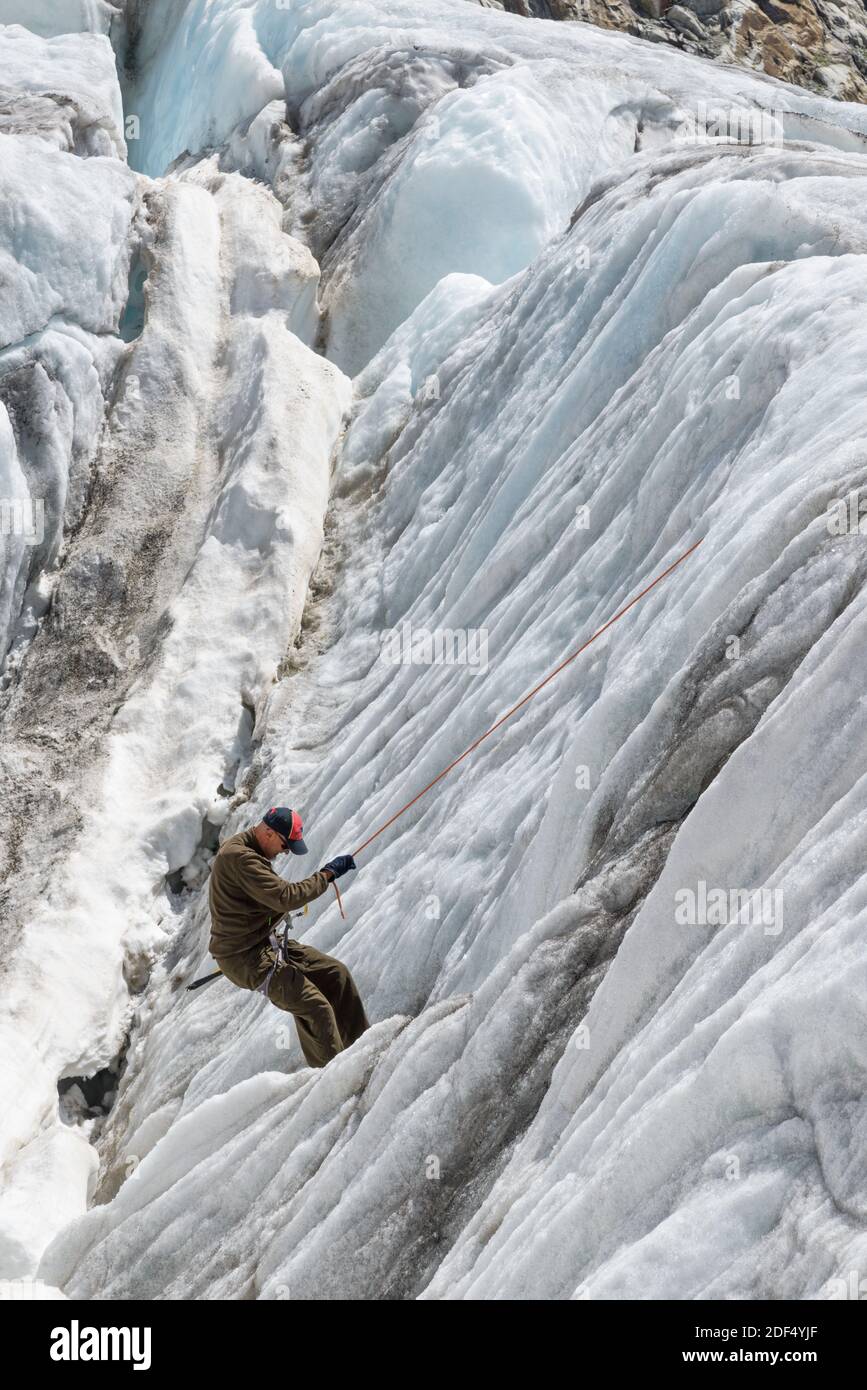 Geografia / viaggio, Svizzera, Vallese, alpinisti che praticano le loro tecniche su Galmi glacie, Additional-Rights-Clearance-Info-Not-Available Foto Stock
