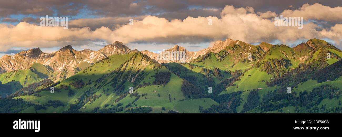 Geografia / viaggio, Svizzera, Friburgo, Haut-Intyamon, Vanil che domina la valle Gruyère, l, diritti aggiuntivi-clearance-Info-non-disponibile Foto Stock