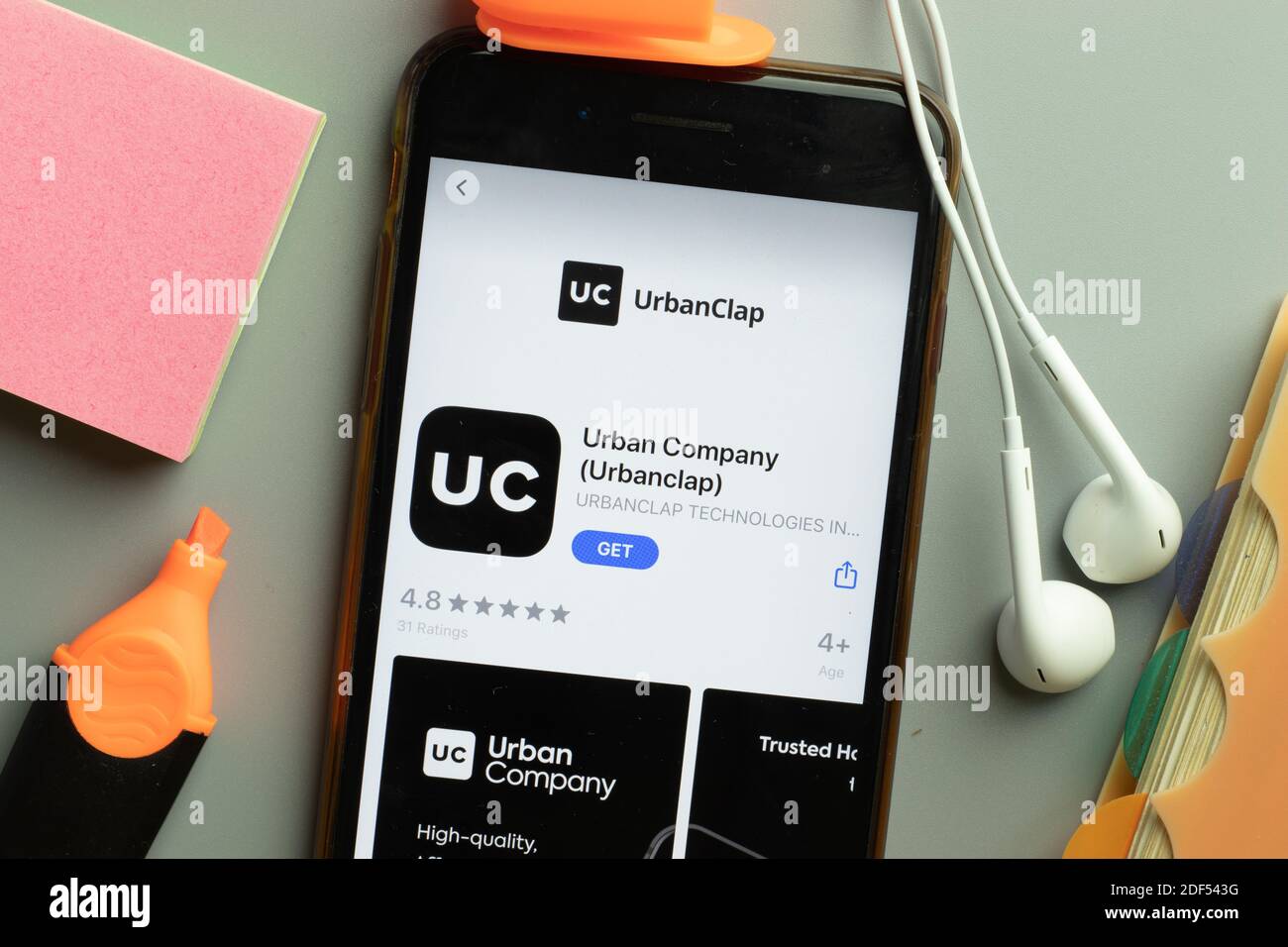New York, USA - 1 dicembre 2020: Icona dell'app mobile Urban Company UrbanClap sulla vista superiore dello schermo del telefono, Editoriale illustrativo. Foto Stock