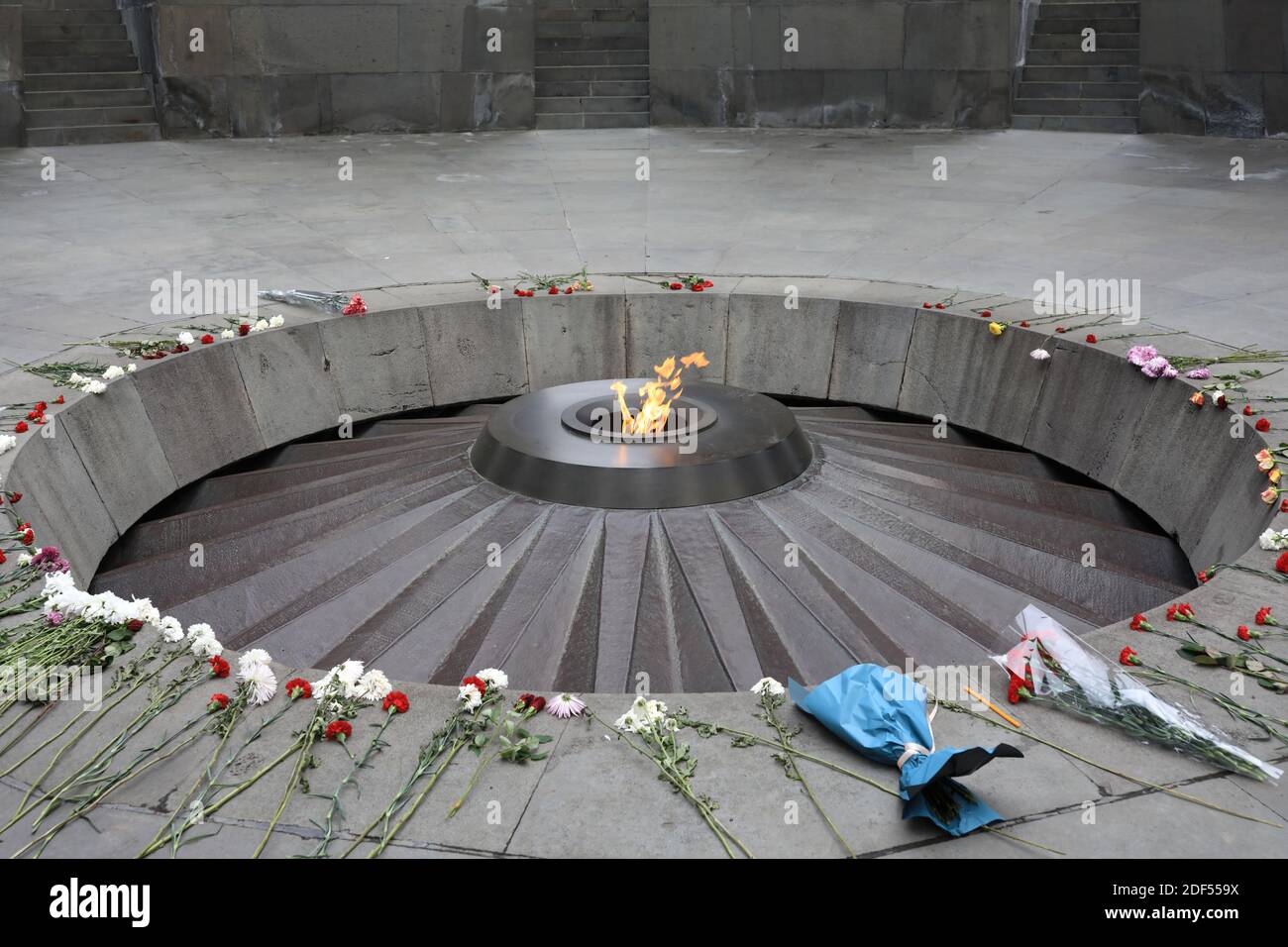 Dettagli del Monumento al genocidio armeno a Yerevan Foto Stock