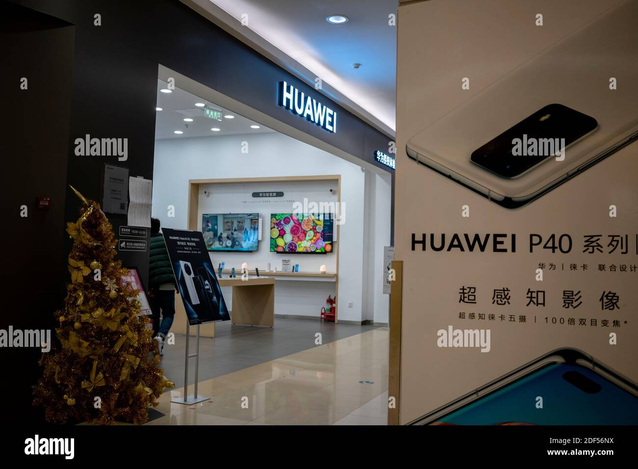 Un negozio Huawei in un centro commerciale. Foto Stock