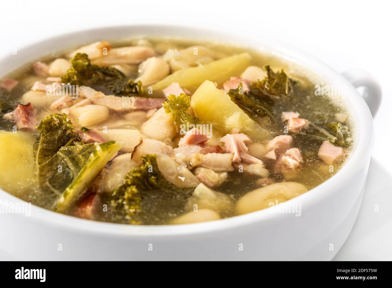 Zuppa toscana cremosa in ciotola isolata su sfondo bianco Foto Stock