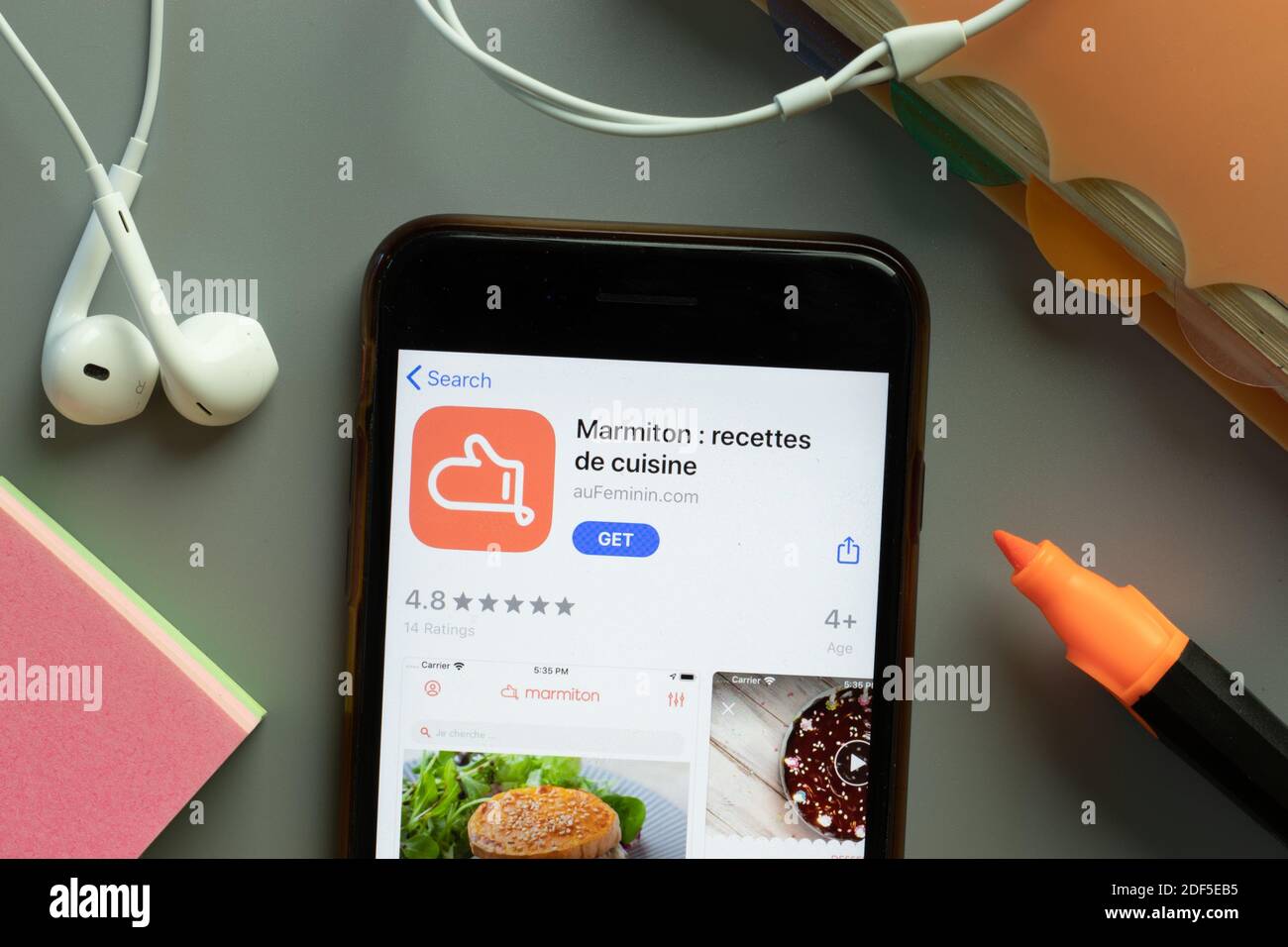 New York, USA - 1 dicembre 2020: Icona dell'app mobile Marmiton sulla vista superiore dello schermo del telefono, editoriale illustrativo. Foto Stock