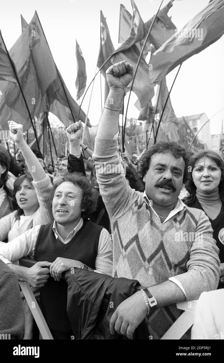 - PCI (PartitoComunista Italiano), Milano, Aprile 1982, manifestazione per la Pace - PCI (Partito Comunista Italiano), Milano, Aprile 1982, incontro per la Pace Foto Stock