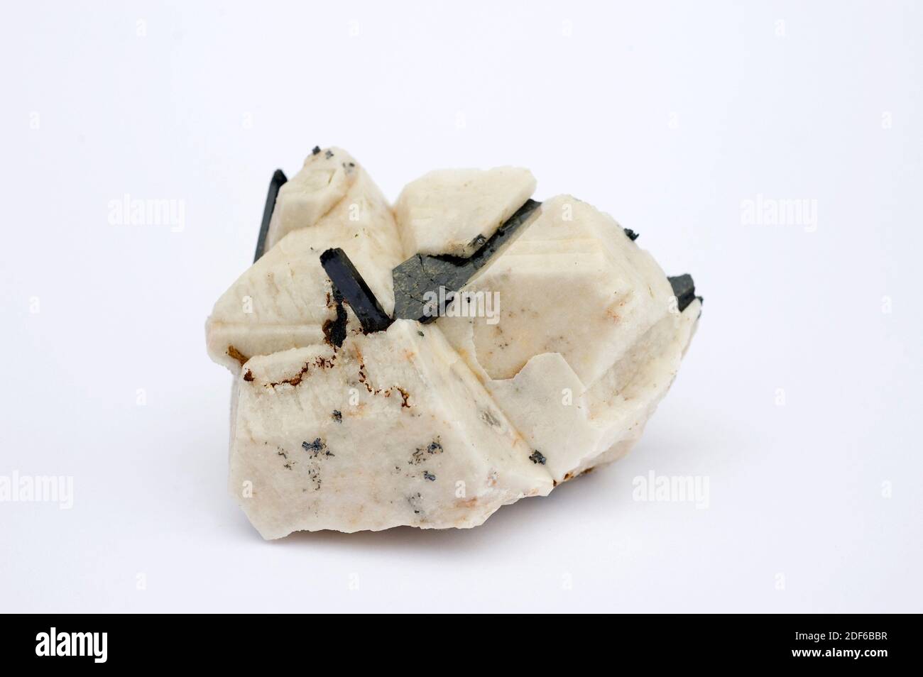 Il feldspar ortoclasi è un componente importante del silicato di alluminio e di potassio delle rocce ignee. Questo campione proviene dal Malawi. Foto Stock
