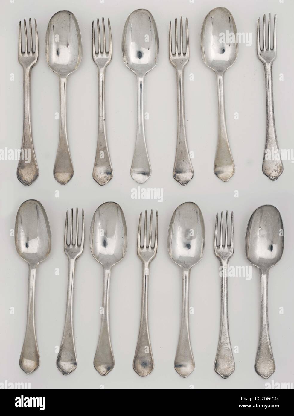 Zuppa, Anonimo, XVIII secolo, rame, ferro, ottone, rivettato, Generale: 35 x 15.7 x 17cm (350 x 157 x 170mm), mestolo in ottone con manico in ferro. Lo stelo è rivettato sulla sfera semicircolare di ottone con chiodi di rame. L'estremità dello stelo è semicircolare, 1889 Foto Stock